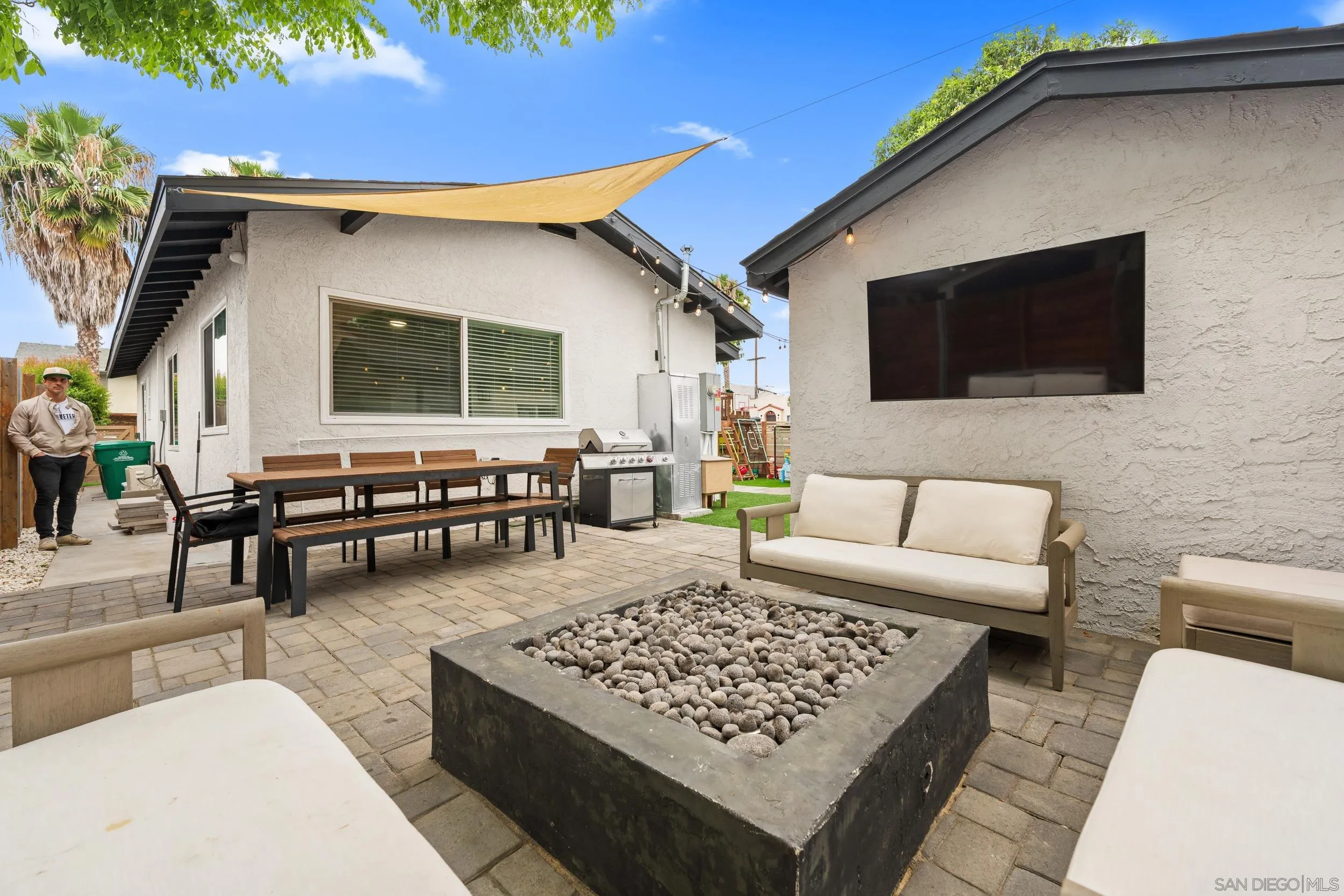 https://cdn.realtyfeed.com/cdn/127/250036711/ff38b9e93352f2f97fa082cac9979ccd.webp