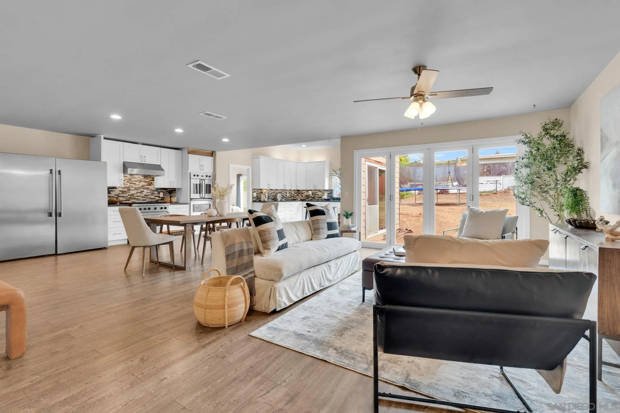 https://cdn.realtyfeed.com/cdn/127/250036714/0a82403731bc188e3885881a6c35e33c.webp