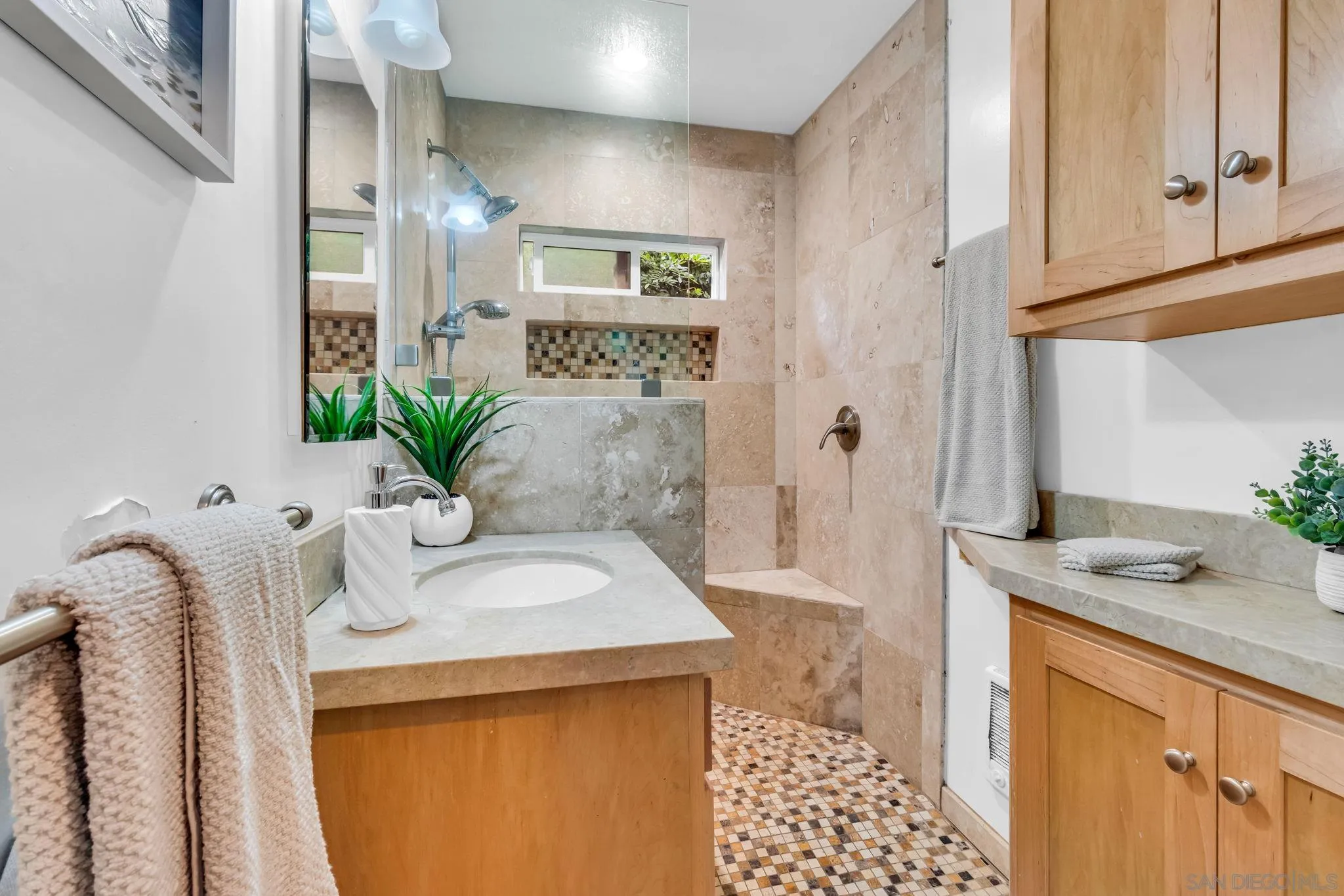https://cdn.realtyfeed.com/cdn/127/250036714/ab1a70547c20c17bbb994cdd3b140ae9.webp
