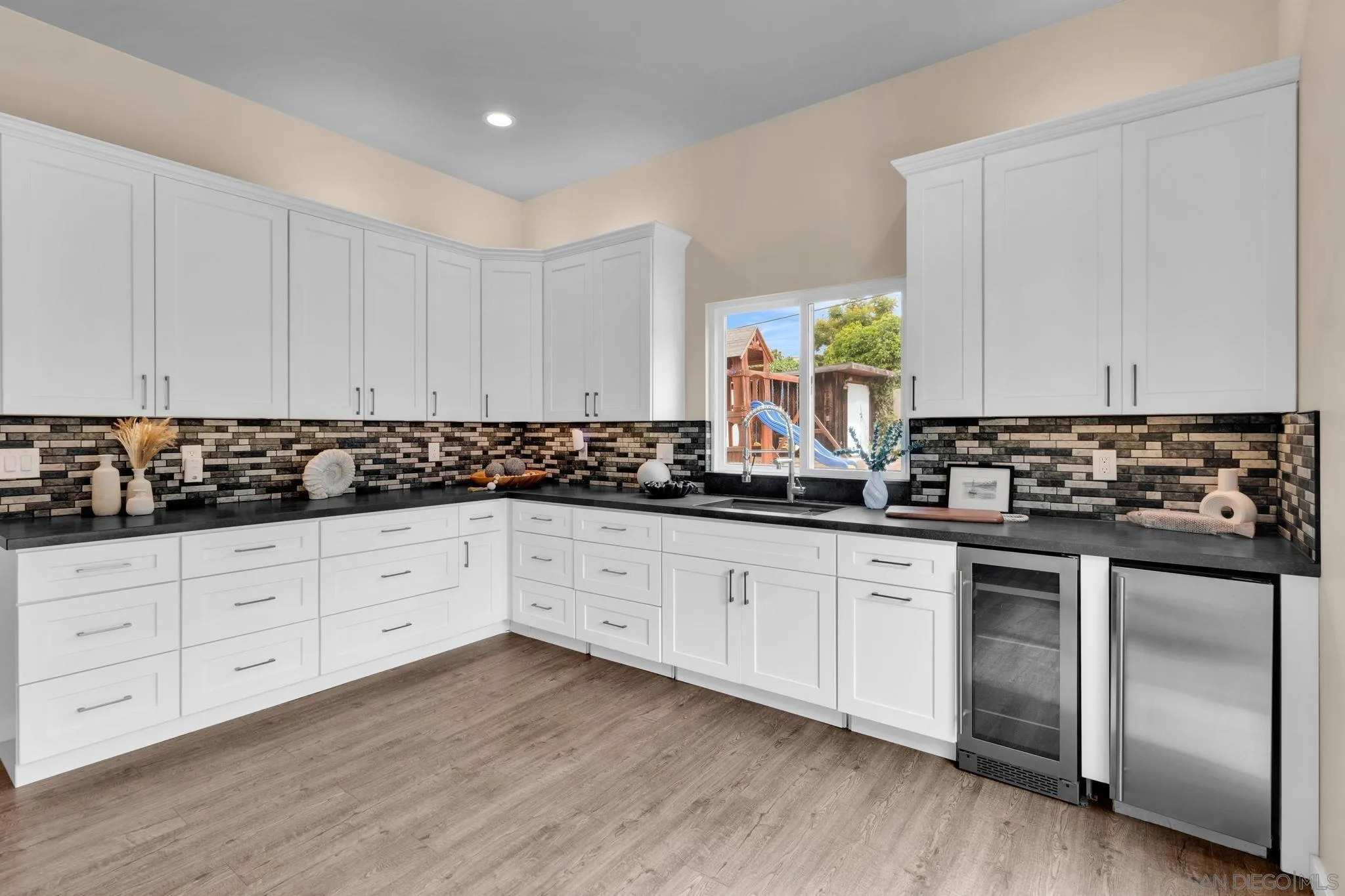 https://cdn.realtyfeed.com/cdn/127/250036714/abcc851a92dfbaec6318083a64607e07.webp