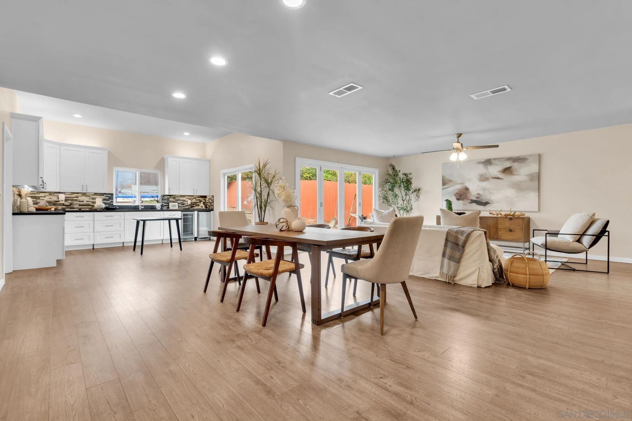 https://cdn.realtyfeed.com/cdn/127/250036714/ea7858327d947a7953614843b9c02b7f.webp