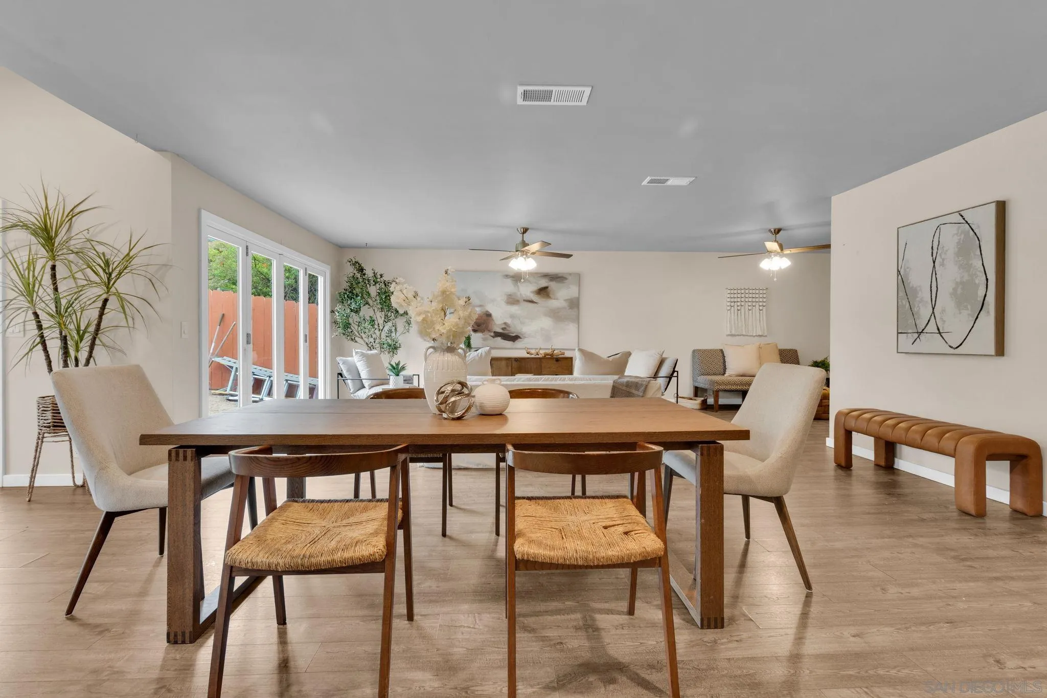 https://cdn.realtyfeed.com/cdn/127/250036714/ec36f023986c1870d84be36d777db02e.webp