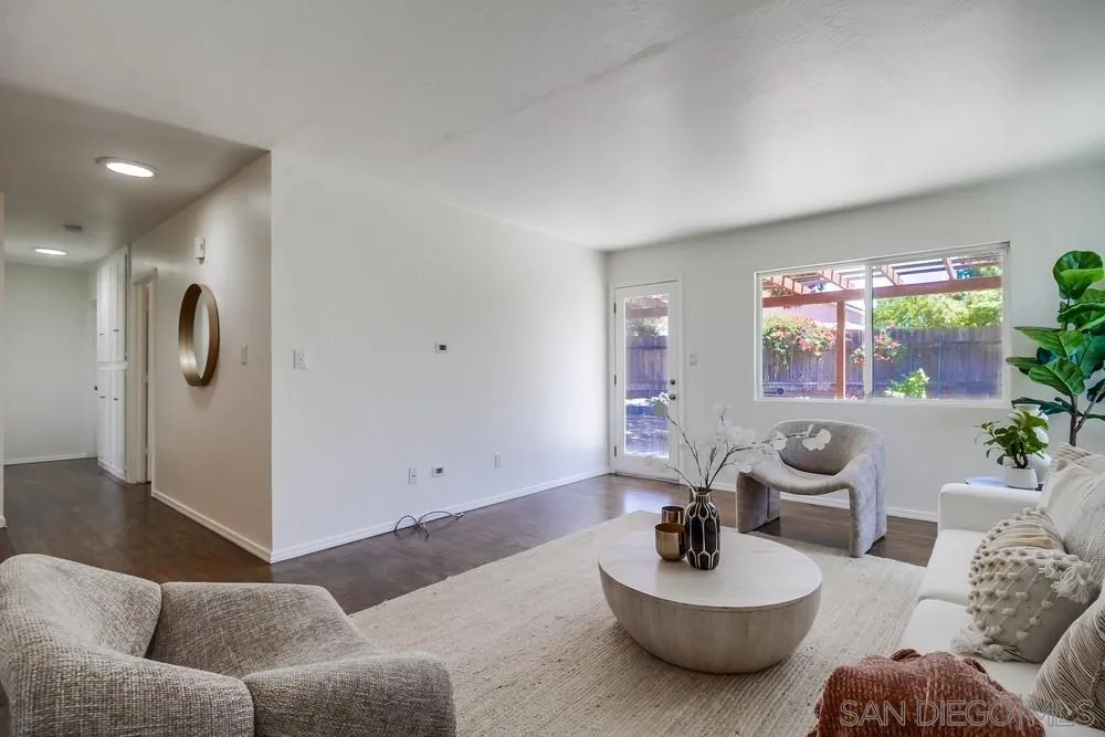 https://cdn.realtyfeed.com/cdn/127/250036715/00cd0128b85bddfa1b220236016fbf32.webp