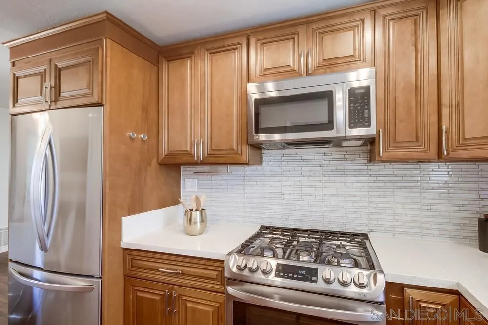 https://cdn.realtyfeed.com/cdn/127/250036715/18120fae1f613bd0c09fff9340e9d75d.webp