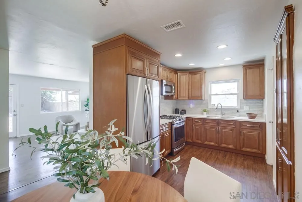 https://cdn.realtyfeed.com/cdn/127/250036715/8b42e6620e533960a8b7c7e6e3b3d214.webp