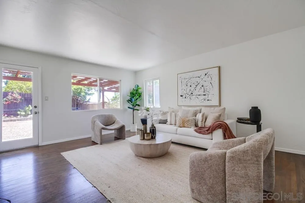 https://cdn.realtyfeed.com/cdn/127/250036715/caa39a7af325360aaa3a2f49192b050f.webp
