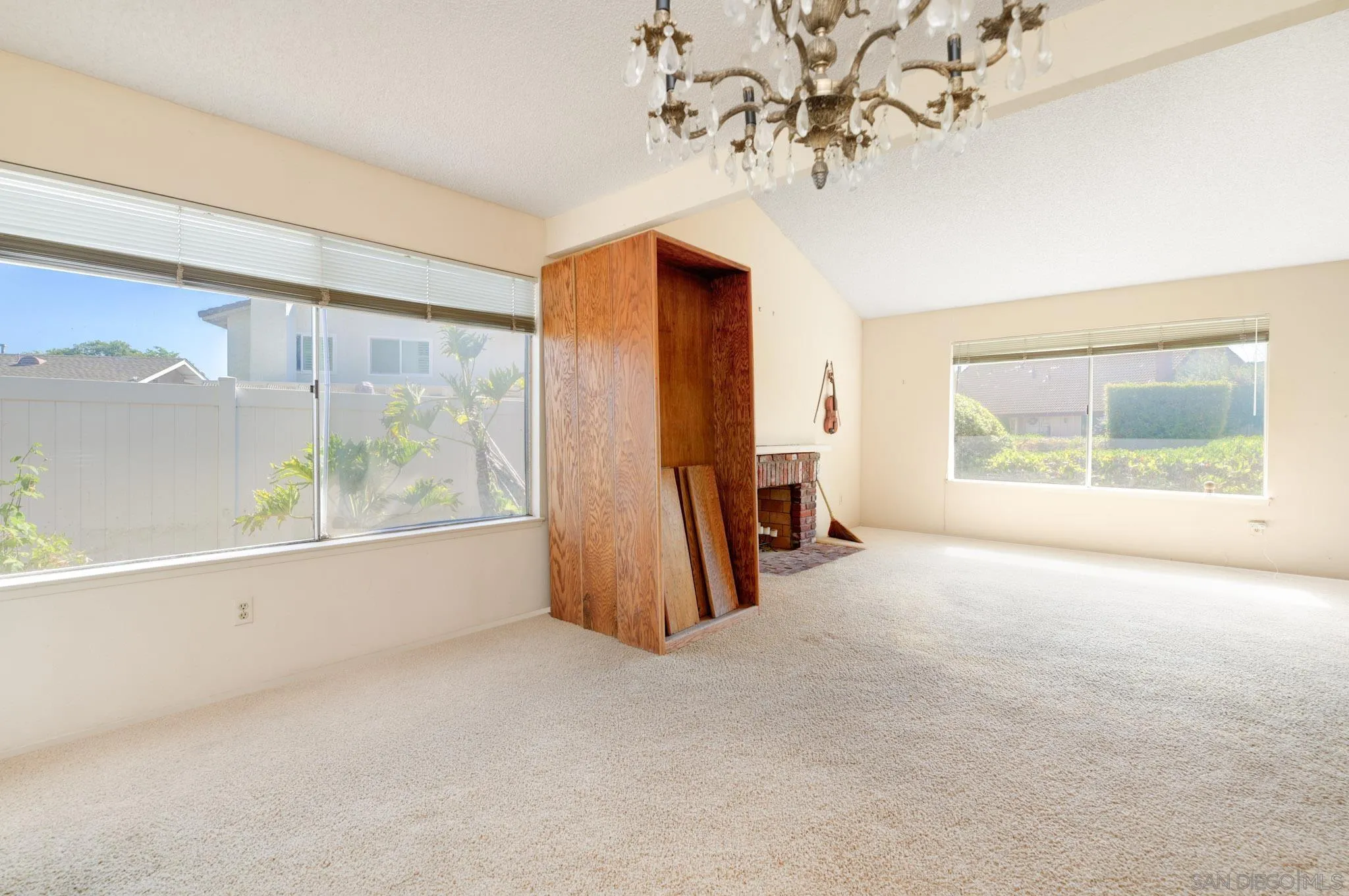 https://cdn.realtyfeed.com/cdn/127/250036717/3ee44868fff1f643e93f755477fd6a7f.webp