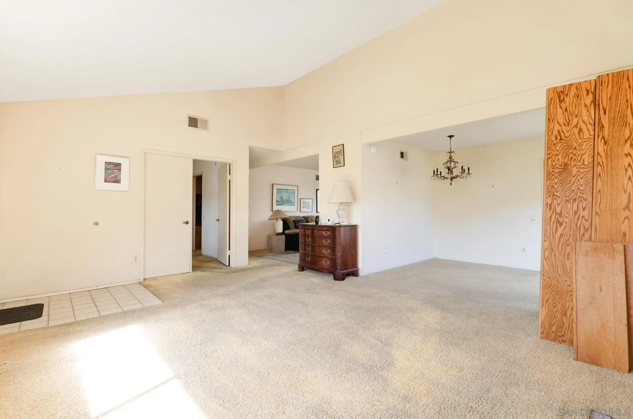 https://cdn.realtyfeed.com/cdn/127/250036717/74ead141bac8d876552685ebd91c3da9.webp