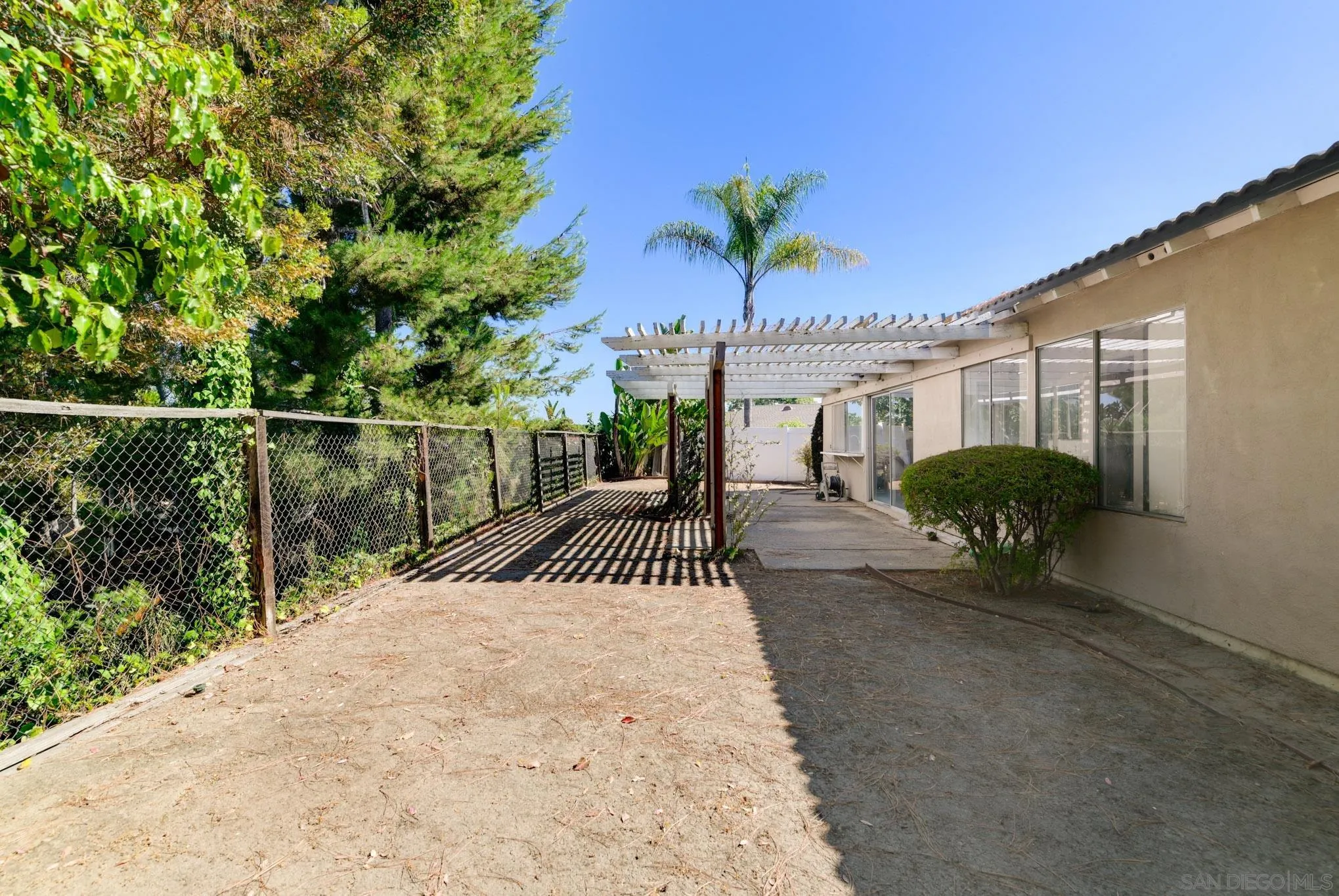 https://cdn.realtyfeed.com/cdn/127/250036717/886d0ec8cd3728ebd6c89b531c04d38c.webp