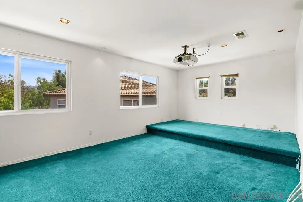 https://cdn.realtyfeed.com/cdn/127/250036718/53c807590442ec517254bee70c51683a.webp