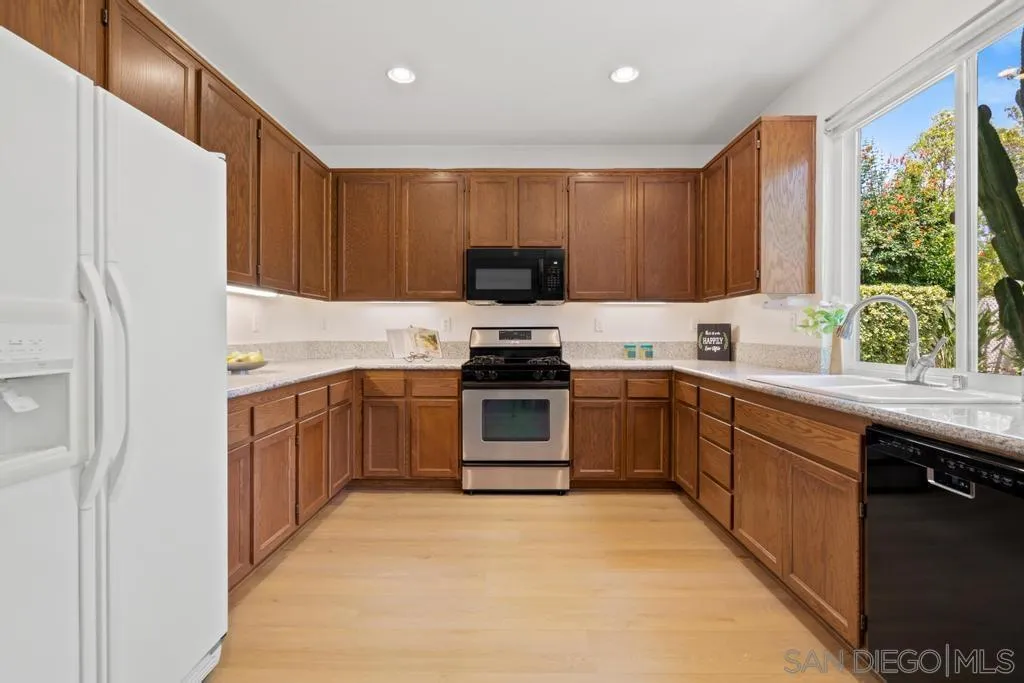 https://cdn.realtyfeed.com/cdn/127/250036718/73ac7bd31813d50a601fb1c207941ad3.webp