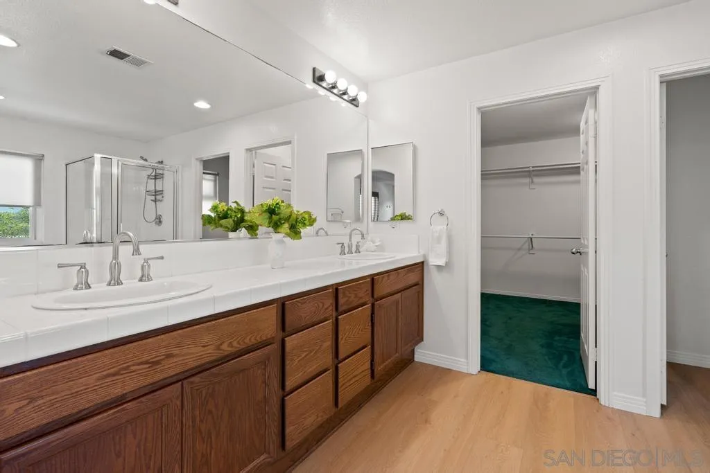https://cdn.realtyfeed.com/cdn/127/250036718/acae6879338fd4762042232e970abd6a.webp