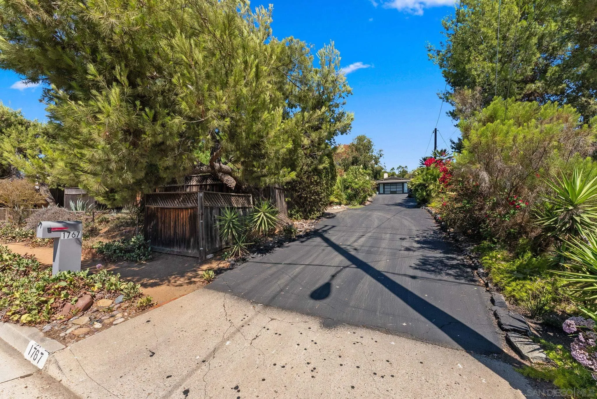 https://cdn.realtyfeed.com/cdn/127/250036719/3bf5be15530f9bb347aa8ee3e64c9087.webp