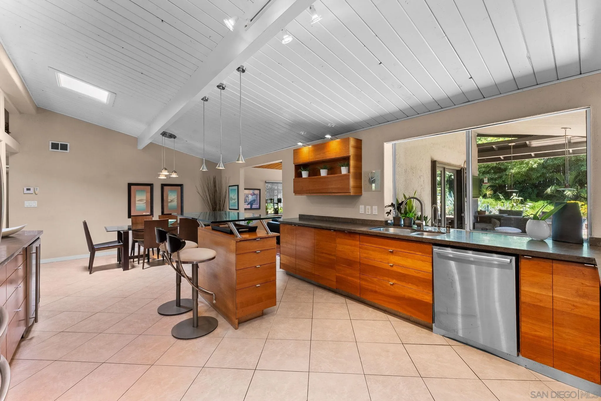 https://cdn.realtyfeed.com/cdn/127/250036719/3cdf90c9f63dd24bdc632a4f68420bf0.webp