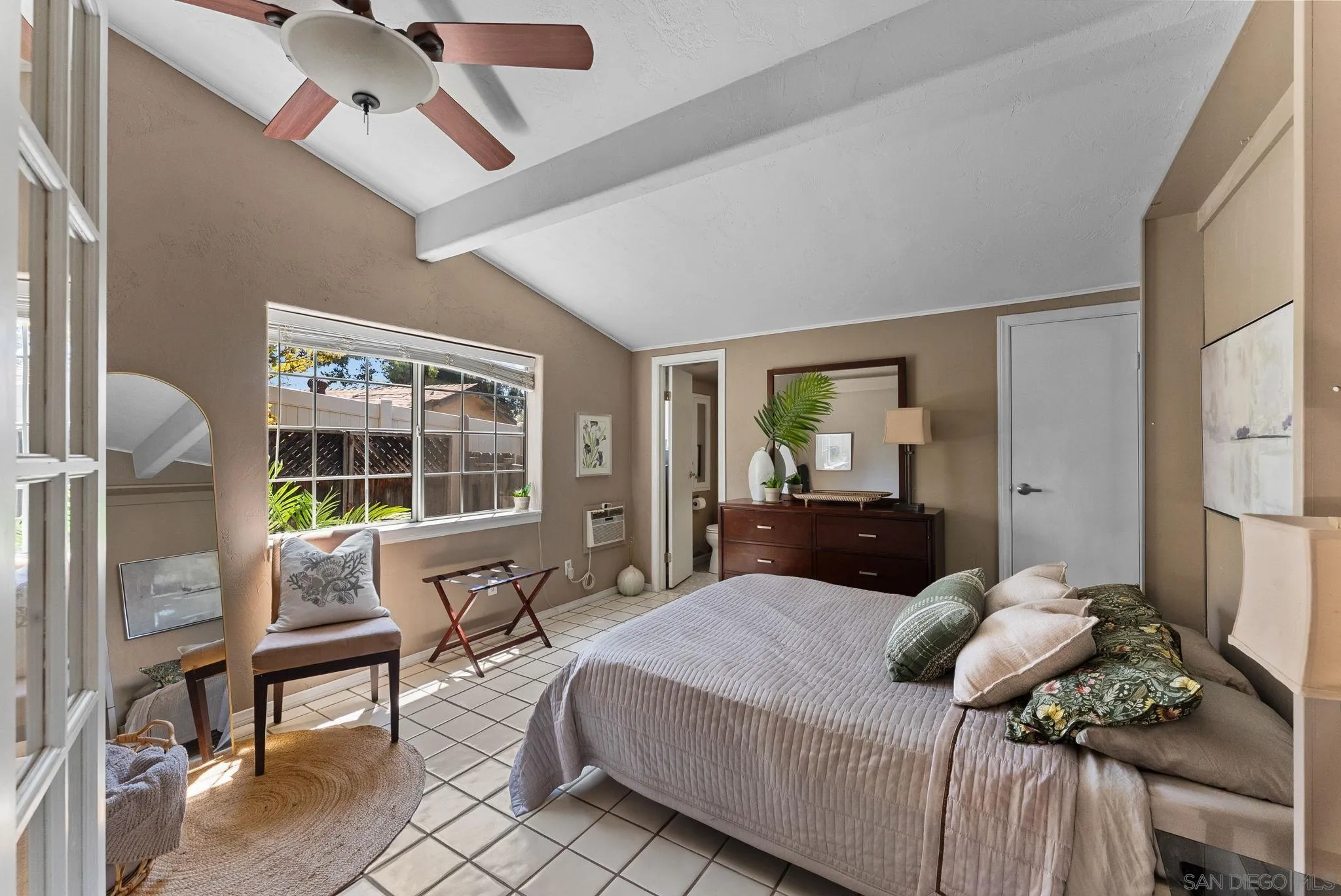 https://cdn.realtyfeed.com/cdn/127/250036719/5ba1b5399641c82927b3e78d9b6629bd.webp
