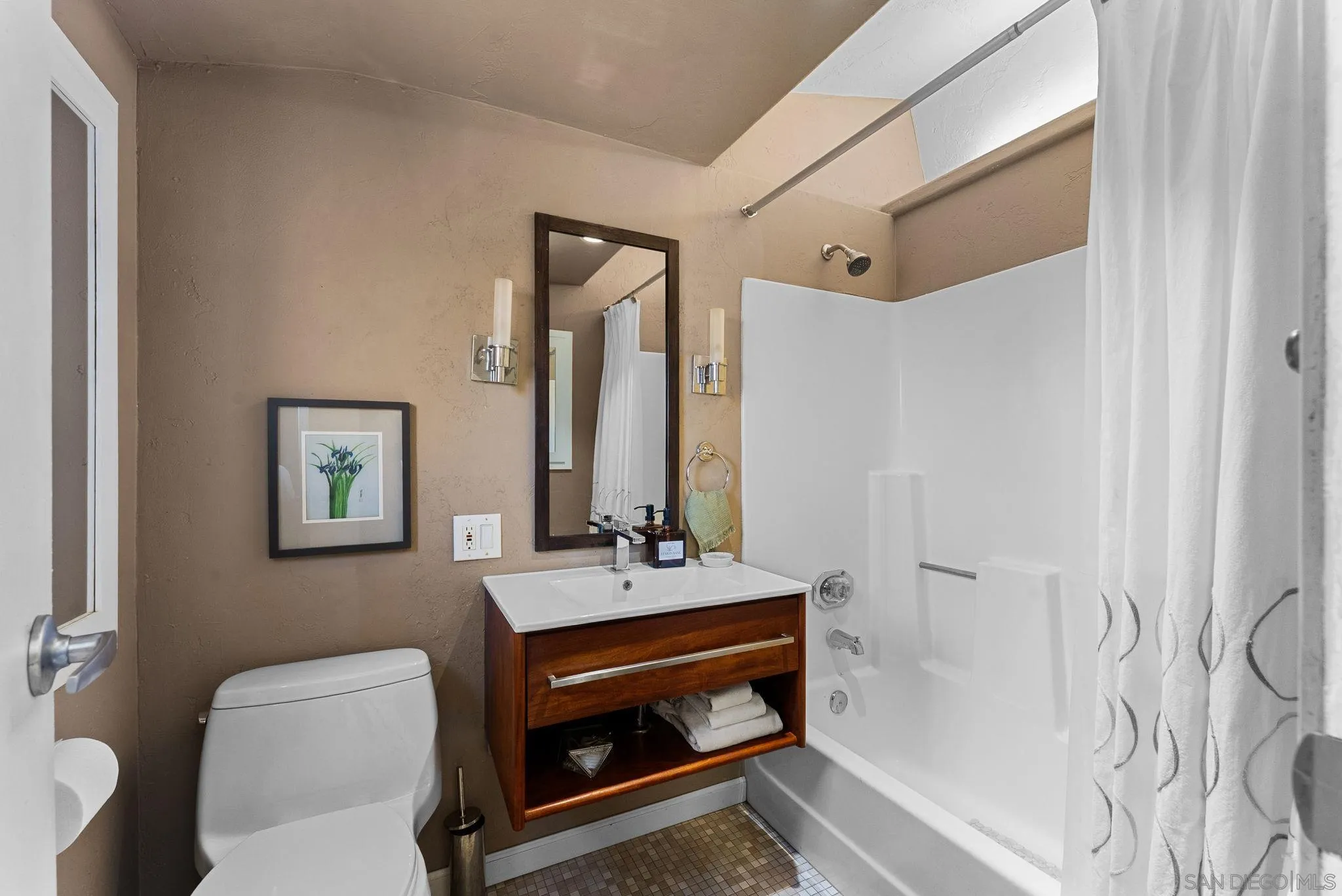 https://cdn.realtyfeed.com/cdn/127/250036719/5f999e501778b3e66f46b8578fdb7542.webp