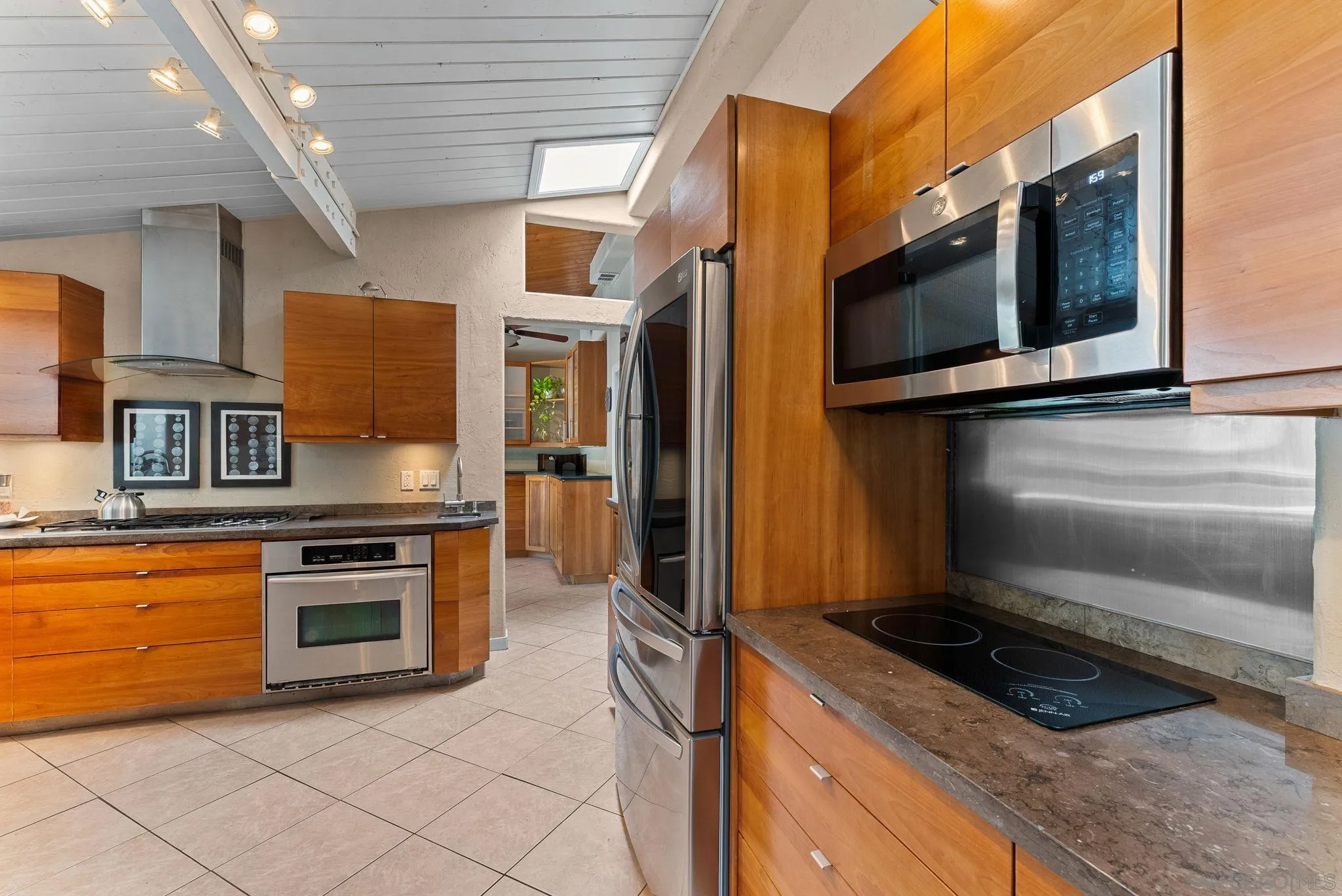 https://cdn.realtyfeed.com/cdn/127/250036719/630b04f0c77f8ba1c527c270086c7ed2.webp