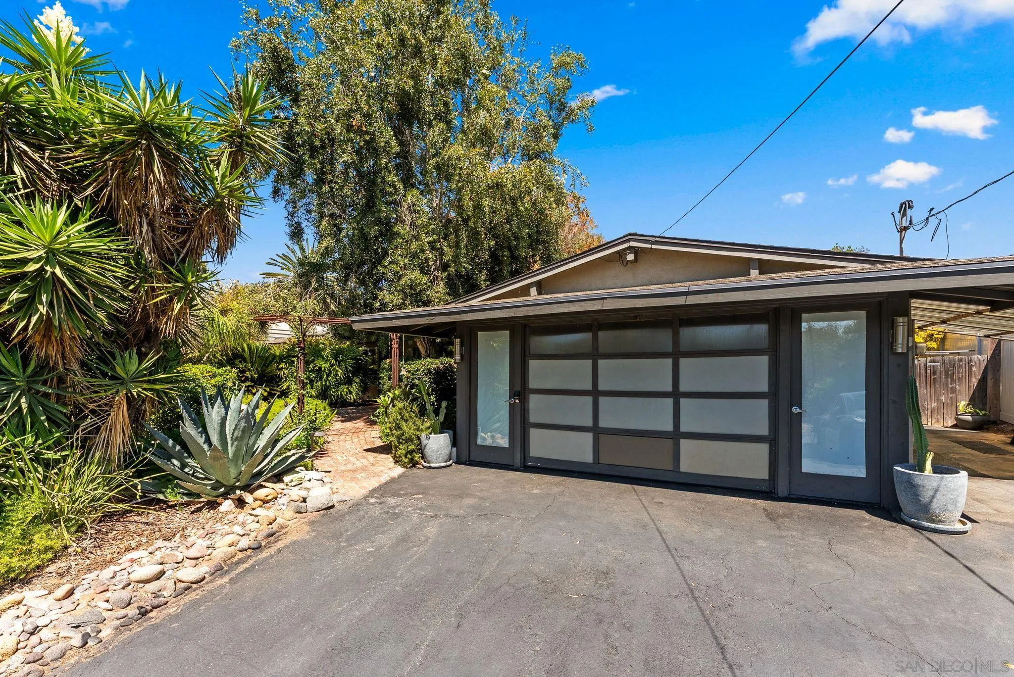 https://cdn.realtyfeed.com/cdn/127/250036719/741533985317beff48f1c6d913a57db3.webp