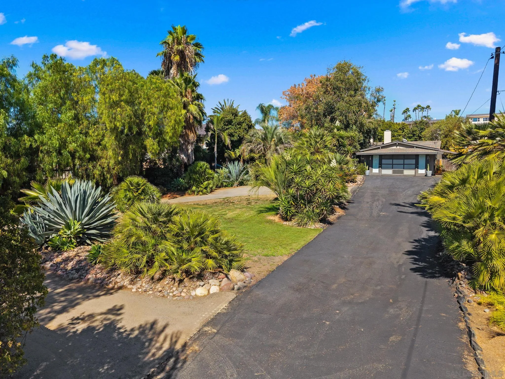 https://cdn.realtyfeed.com/cdn/127/250036719/a23901ede8b8d25ed04d6f128f6c5b75.webp