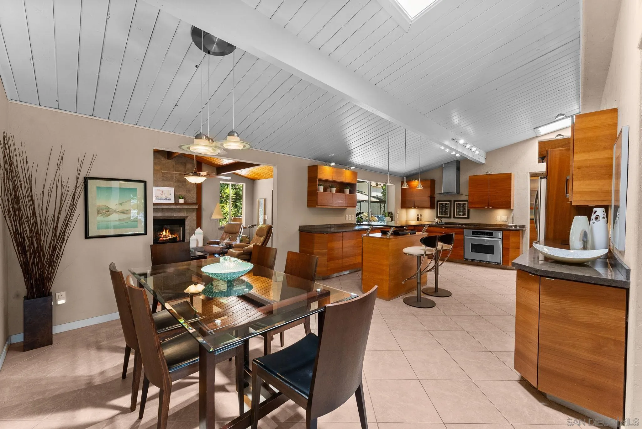https://cdn.realtyfeed.com/cdn/127/250036719/a3a3cf5486c937239430dc585bfbfd8f.webp