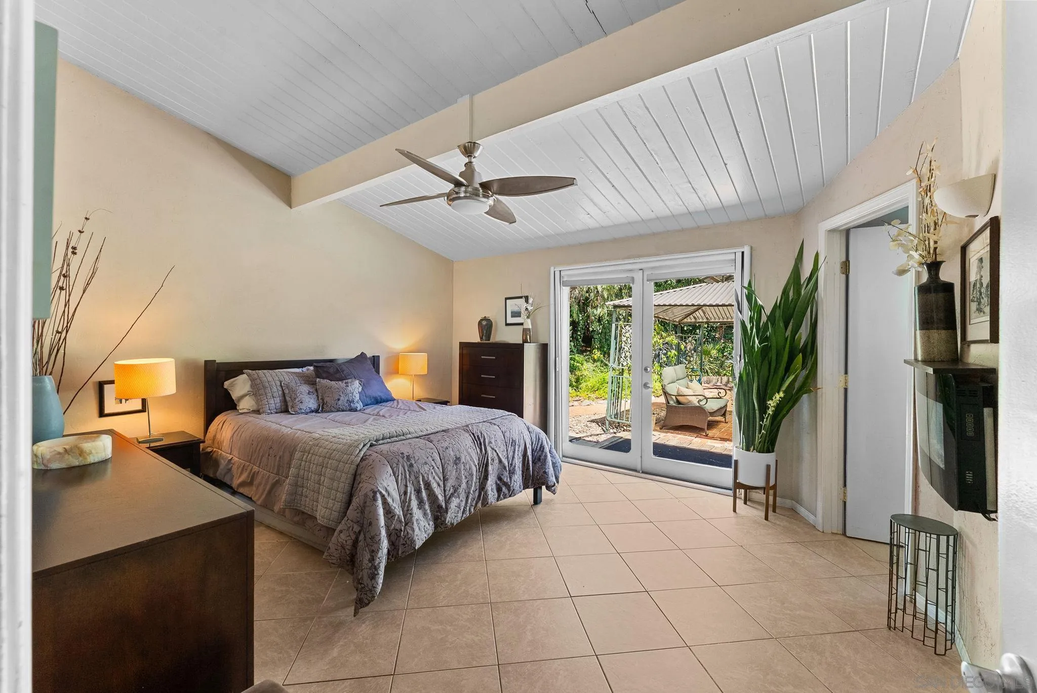 https://cdn.realtyfeed.com/cdn/127/250036719/a5bda066f4777084f5efda34dc835eb4.webp