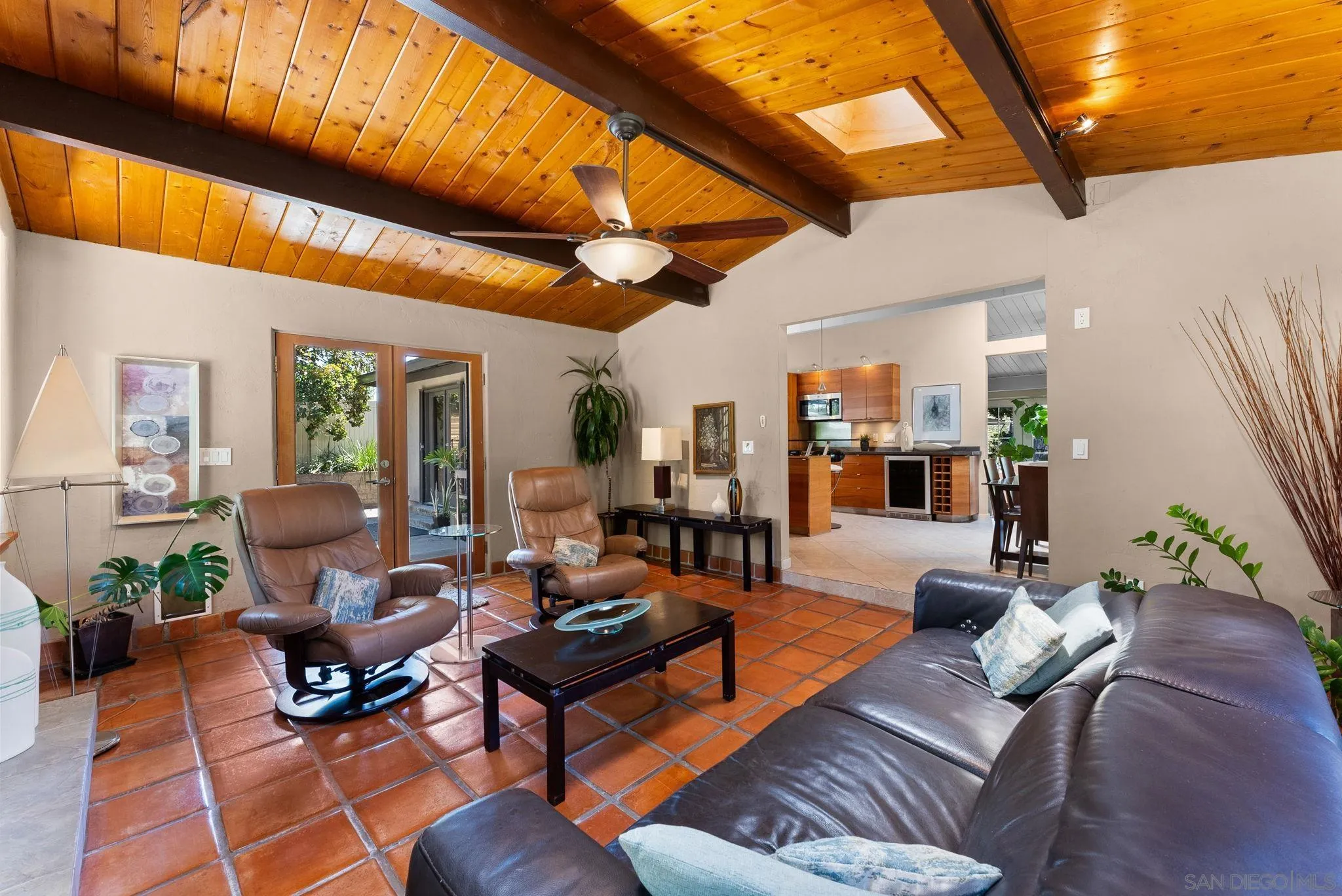https://cdn.realtyfeed.com/cdn/127/250036719/ea0fead4711f25d5ddad28474c0bb046.webp