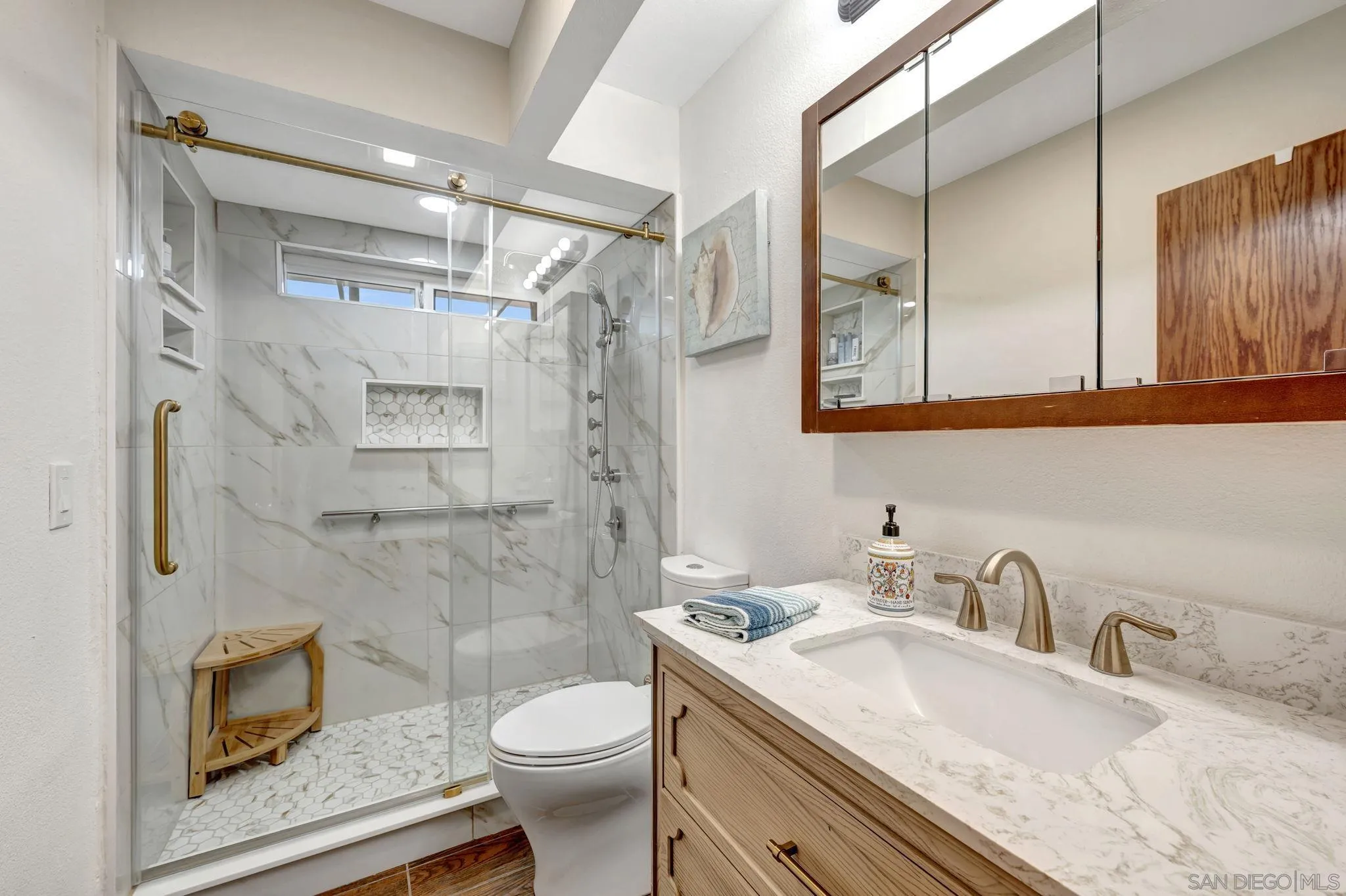 https://cdn.realtyfeed.com/cdn/127/250036720/1b19d6bb4efd0affcb22ff9cc686de16.webp