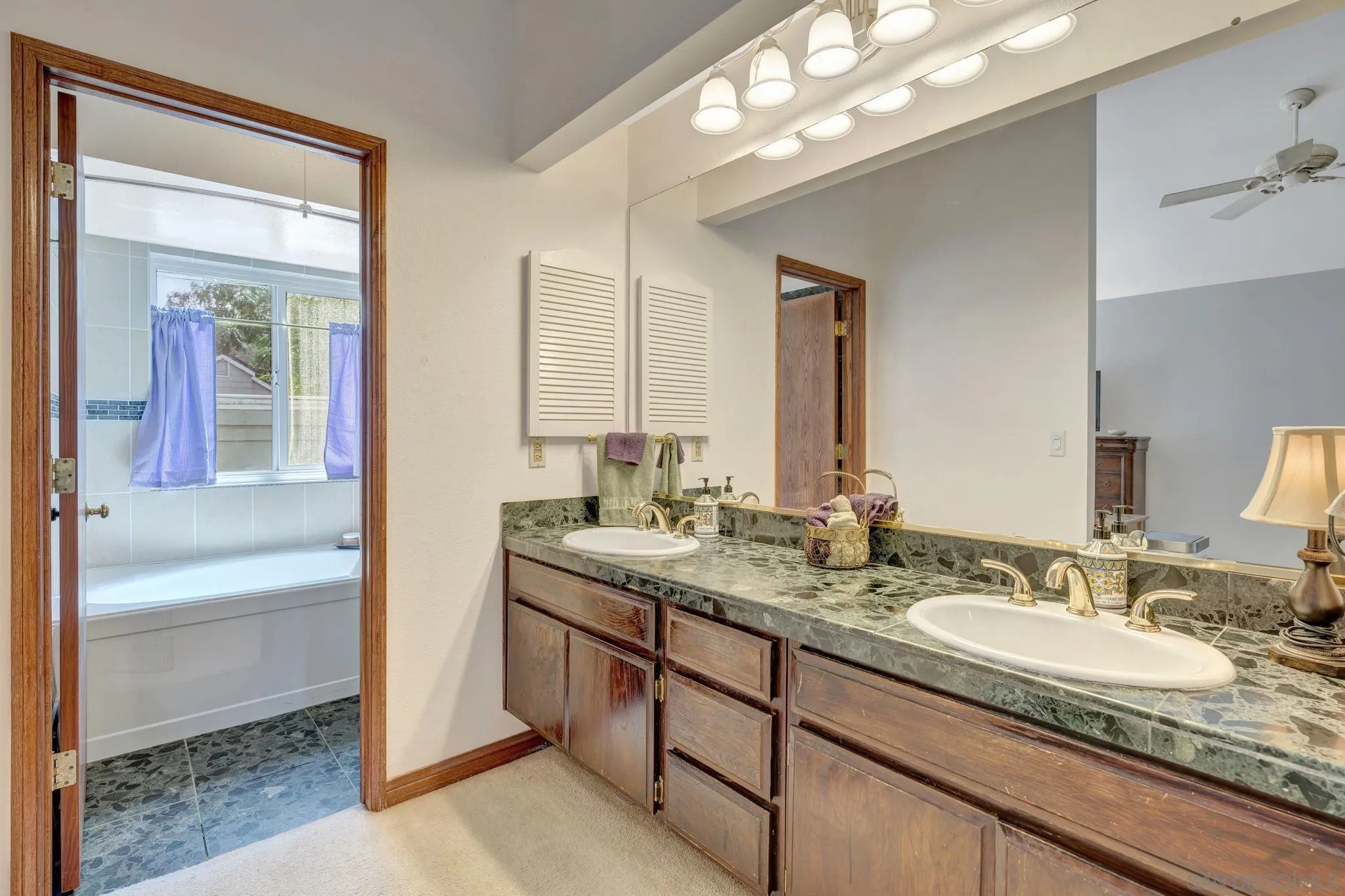 https://cdn.realtyfeed.com/cdn/127/250036720/72a1059a16e58c63c7964a4f3b67b80c.webp