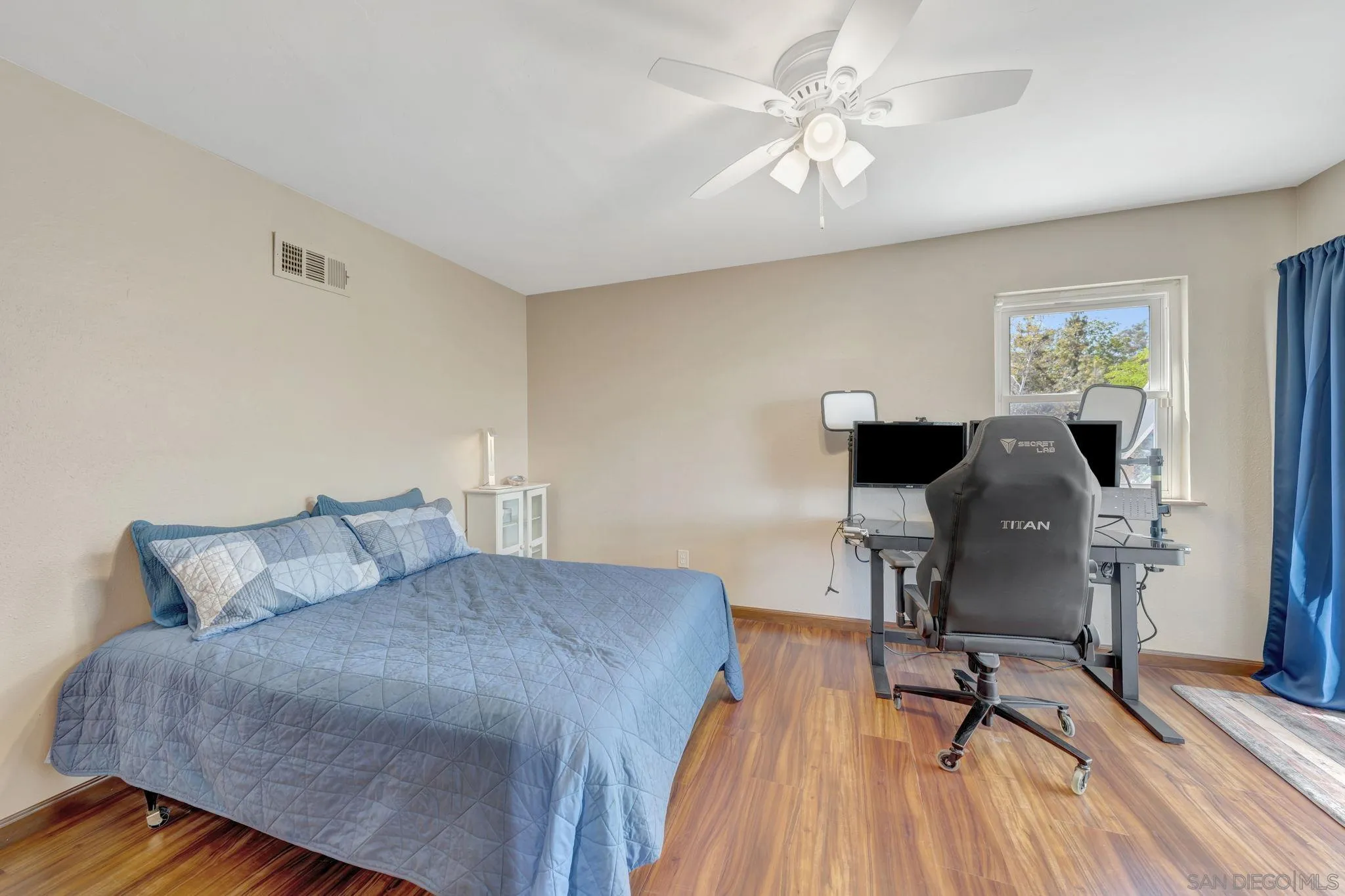 https://cdn.realtyfeed.com/cdn/127/250036720/bc756eea2f883e6857760eaf022372fe.webp