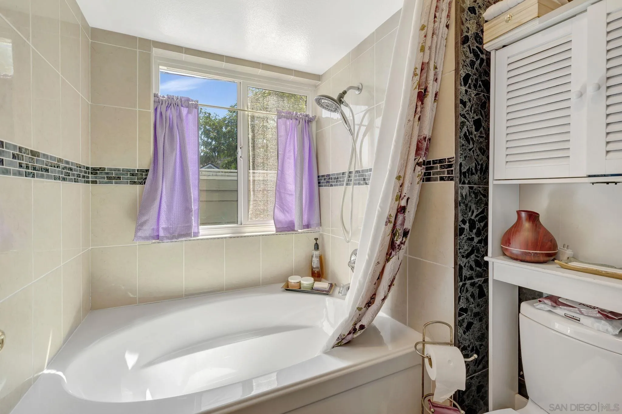 https://cdn.realtyfeed.com/cdn/127/250036720/bc9de09d0d10b4e65ba1d08c678109e6.webp
