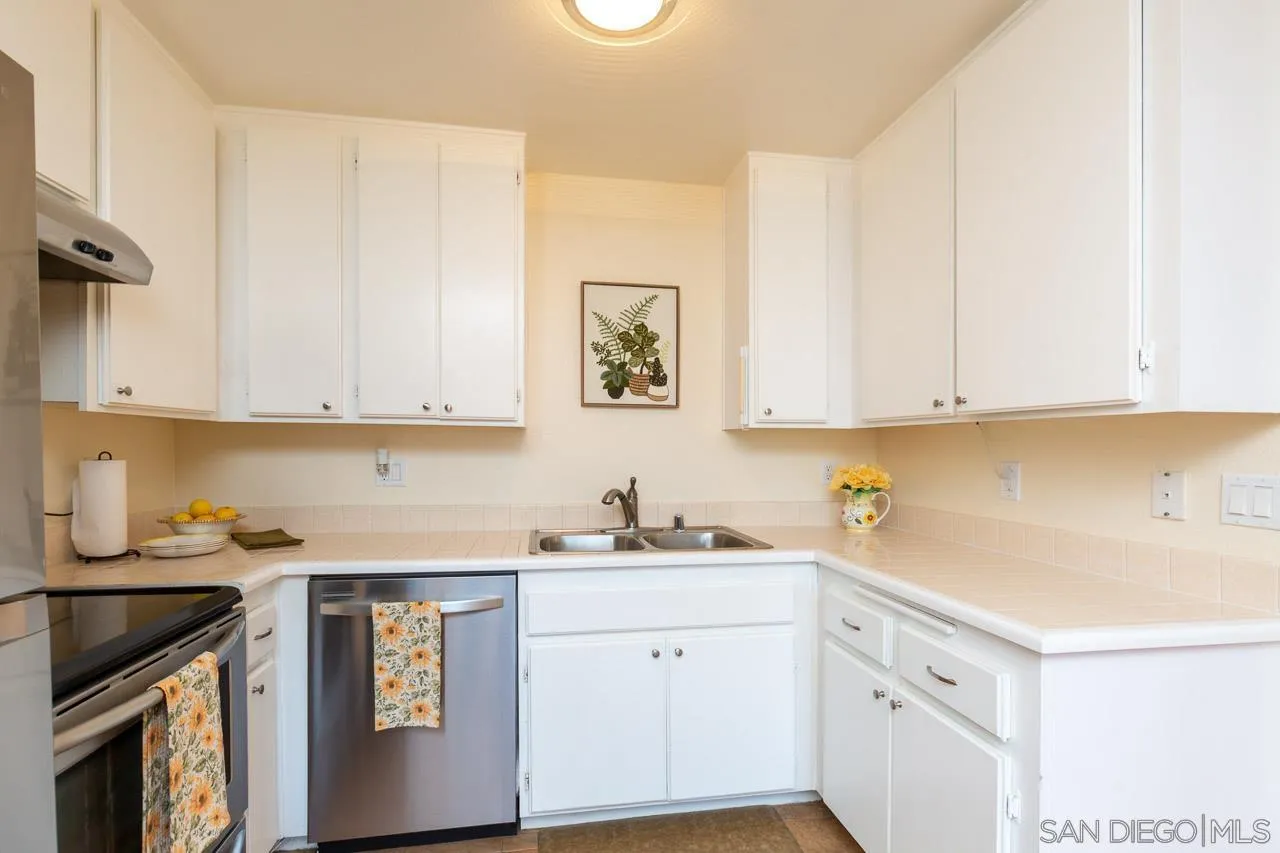 https://cdn.realtyfeed.com/cdn/127/250036723/0122f025296b4b75aa3a8d1af151c6b4.webp