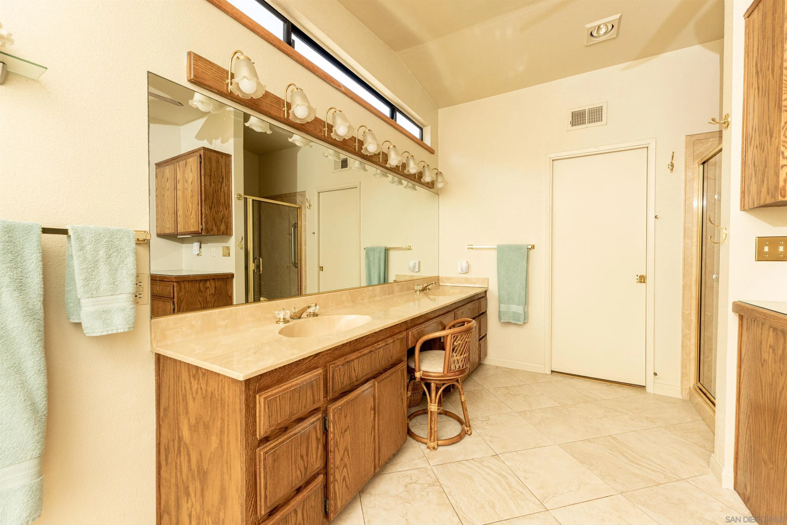 https://cdn.realtyfeed.com/cdn/127/250036724/07a4cee3117d6b56dc21039900b4e20e.webp