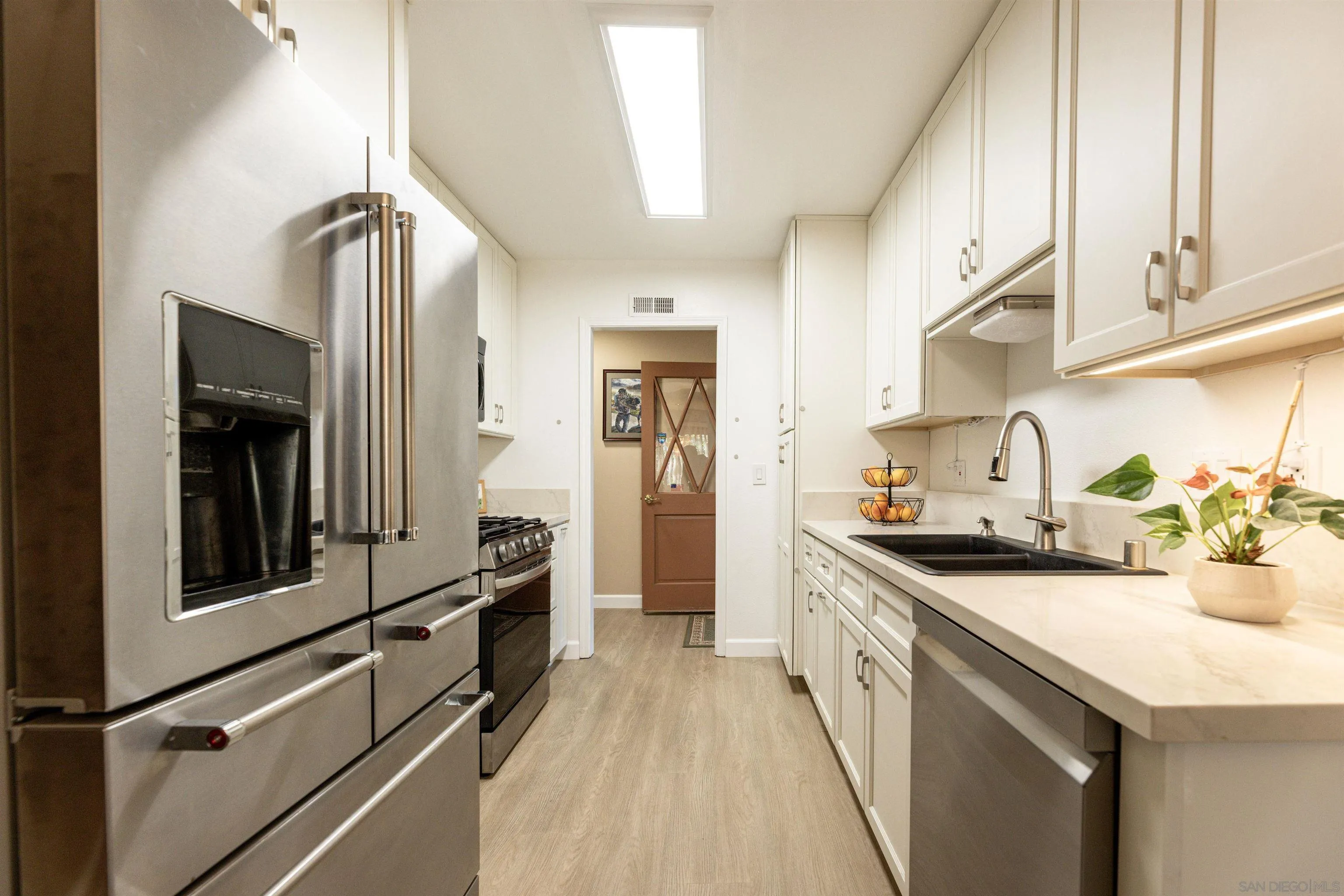https://cdn.realtyfeed.com/cdn/127/250036724/8b7542a43ac3baadd1db2eed63c15107.webp