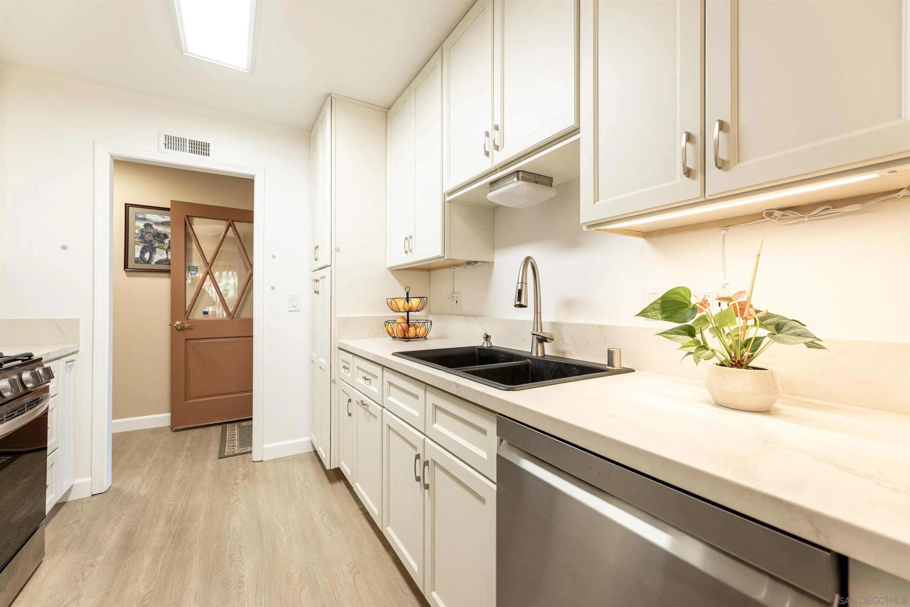 https://cdn.realtyfeed.com/cdn/127/250036724/bfd93d0cdd48fe38751b26d7bd0fdf95.webp