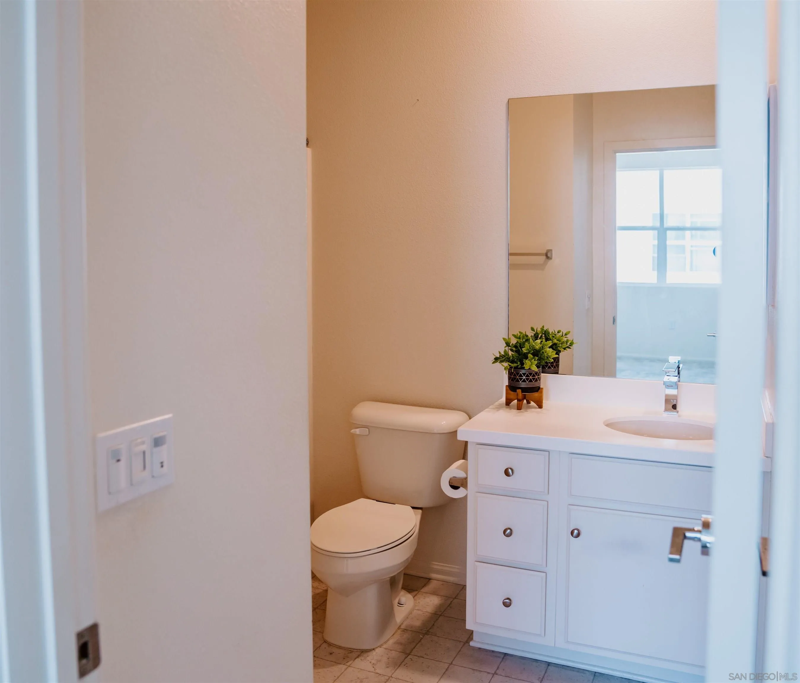 https://cdn.realtyfeed.com/cdn/127/250036726/52d4fa5877cec3f402a3383526492033.webp