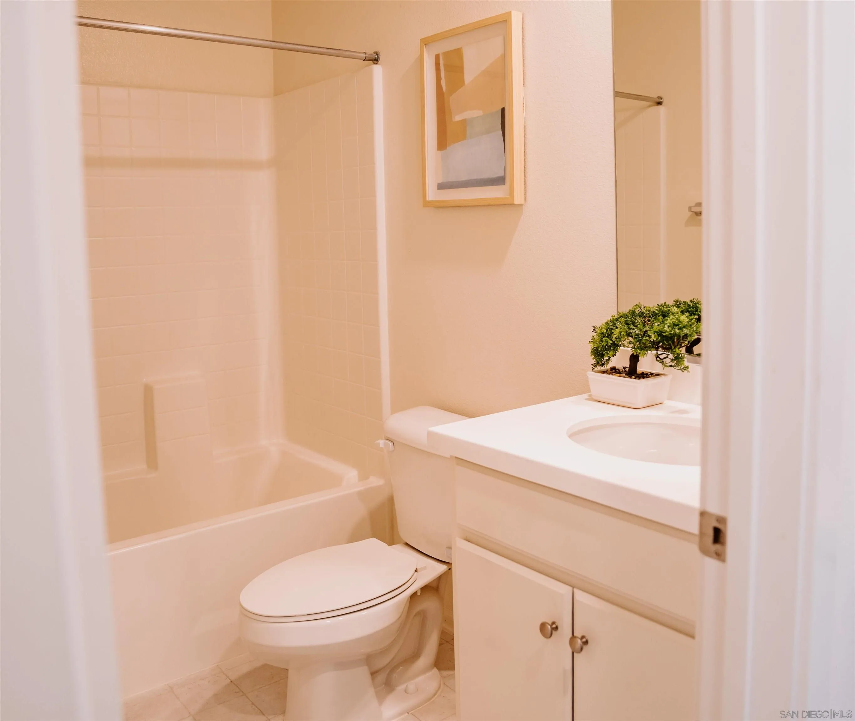 https://cdn.realtyfeed.com/cdn/127/250036726/8bbf8cb27343b7aa071de621214ca37c.webp