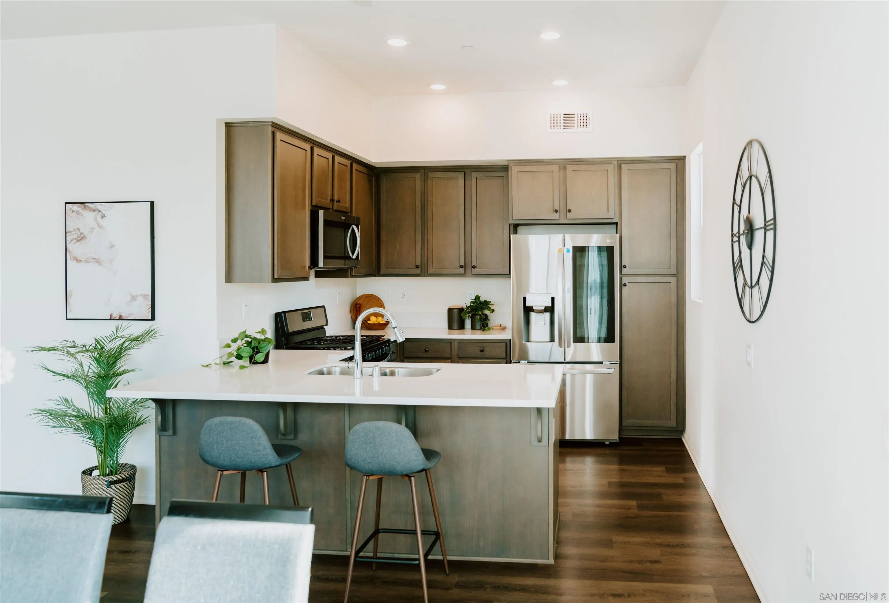 https://cdn.realtyfeed.com/cdn/127/250036726/9cddcc46ffc349929206b25f26da2d33.webp