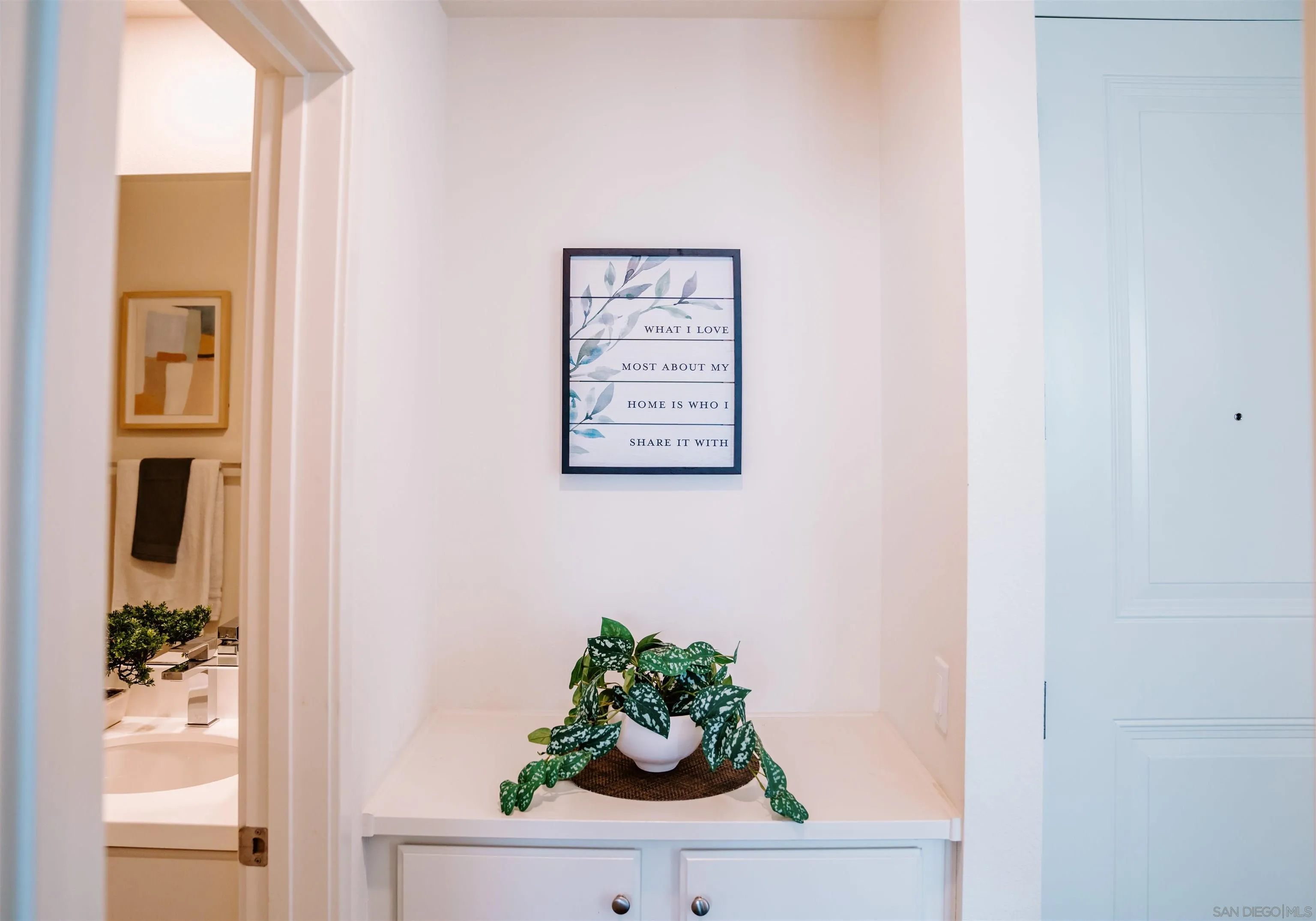 https://cdn.realtyfeed.com/cdn/127/250036726/be6353e0cb3090084b952ccd4e9e5c07.webp