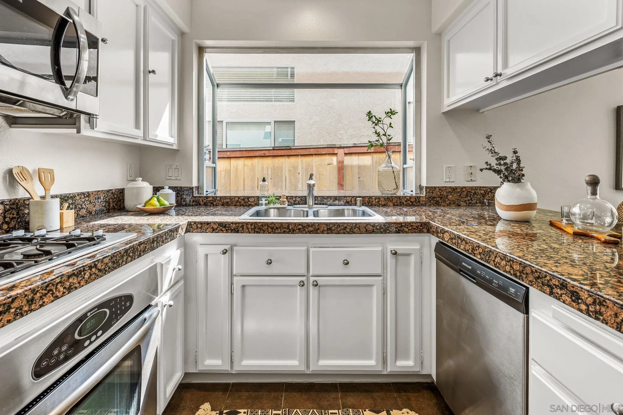 https://cdn.realtyfeed.com/cdn/127/250036730/2e92ba0099a9be1ec1dc8846468a105f.webp