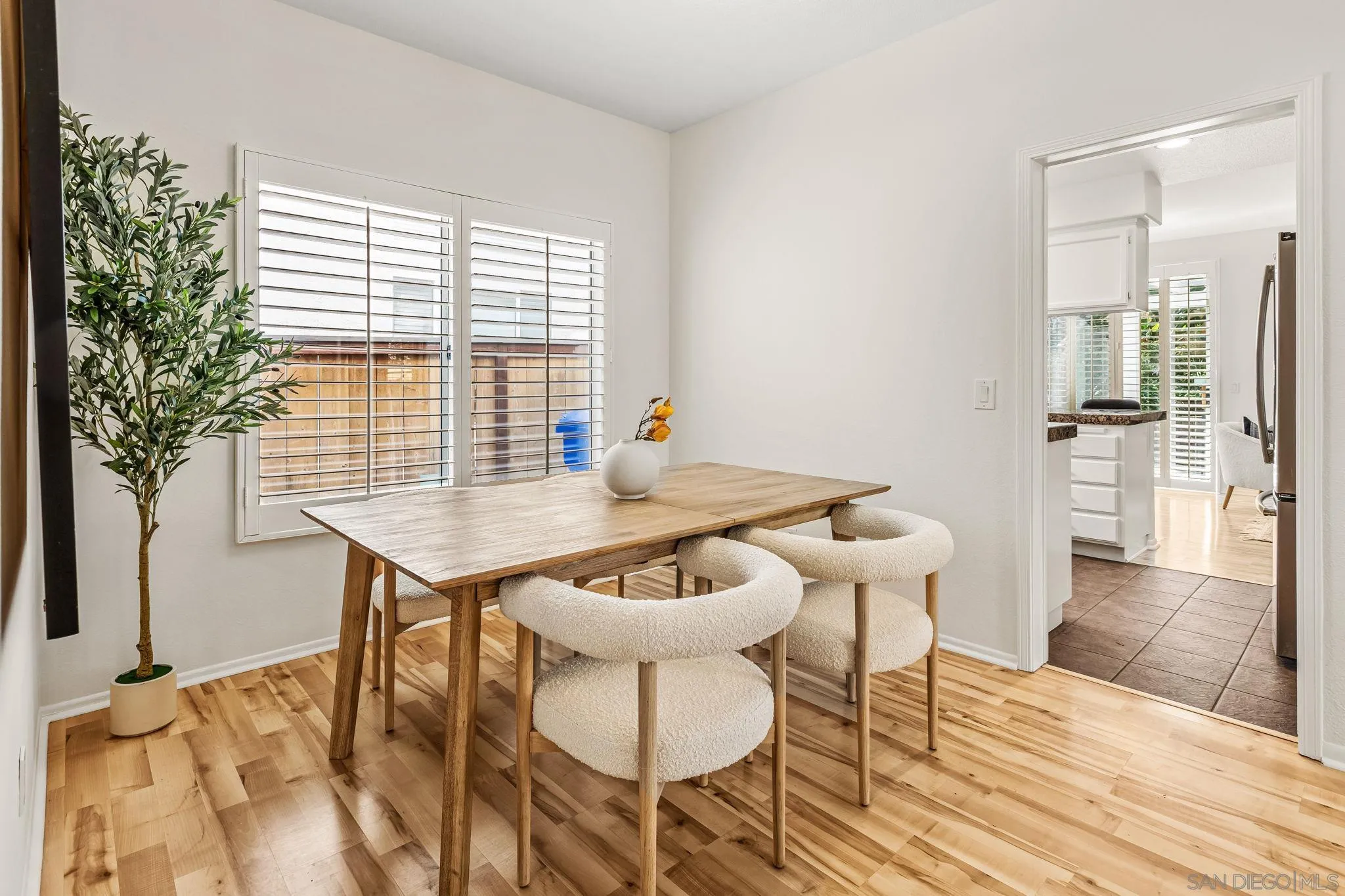 https://cdn.realtyfeed.com/cdn/127/250036730/494735c59dd264896d44c1b641df6061.webp