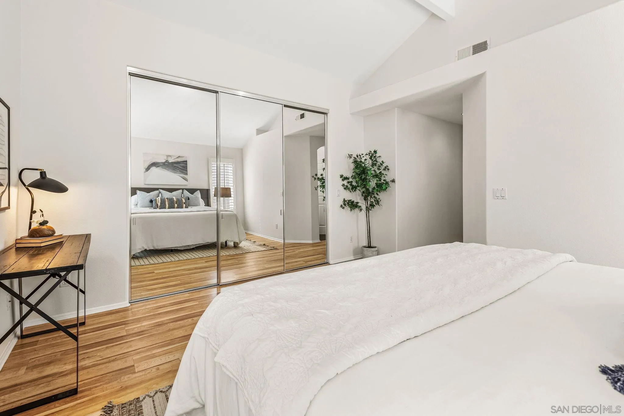 https://cdn.realtyfeed.com/cdn/127/250036730/65964fb845f74e857c87d781fd0fd5d9.webp