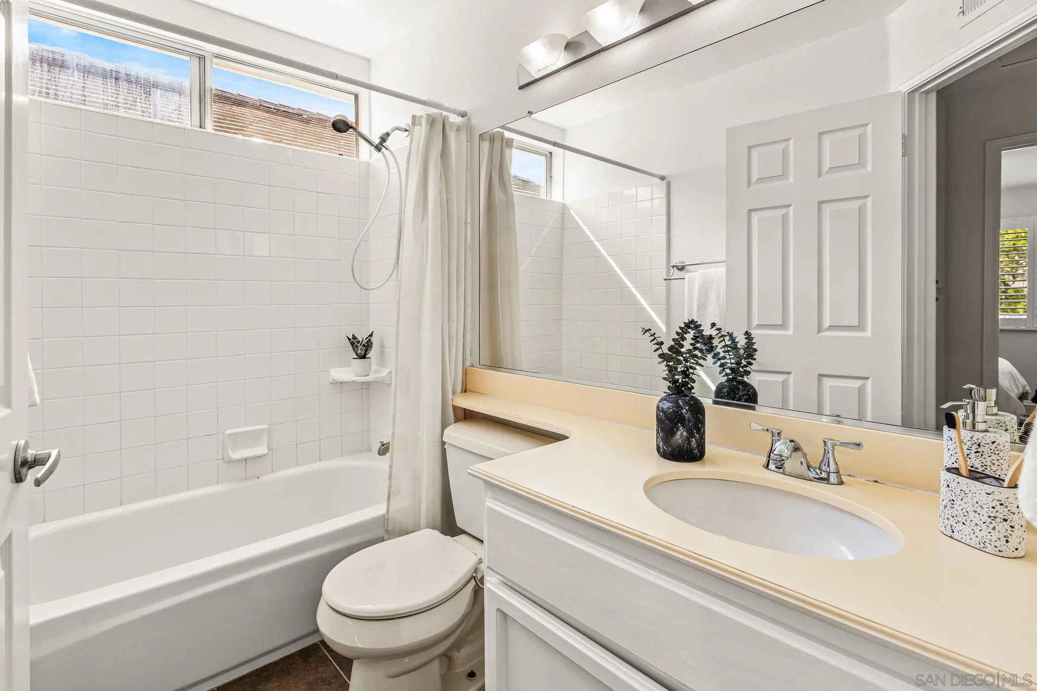 https://cdn.realtyfeed.com/cdn/127/250036730/73ef139bd012d70d6cff8379b4e006b7.webp