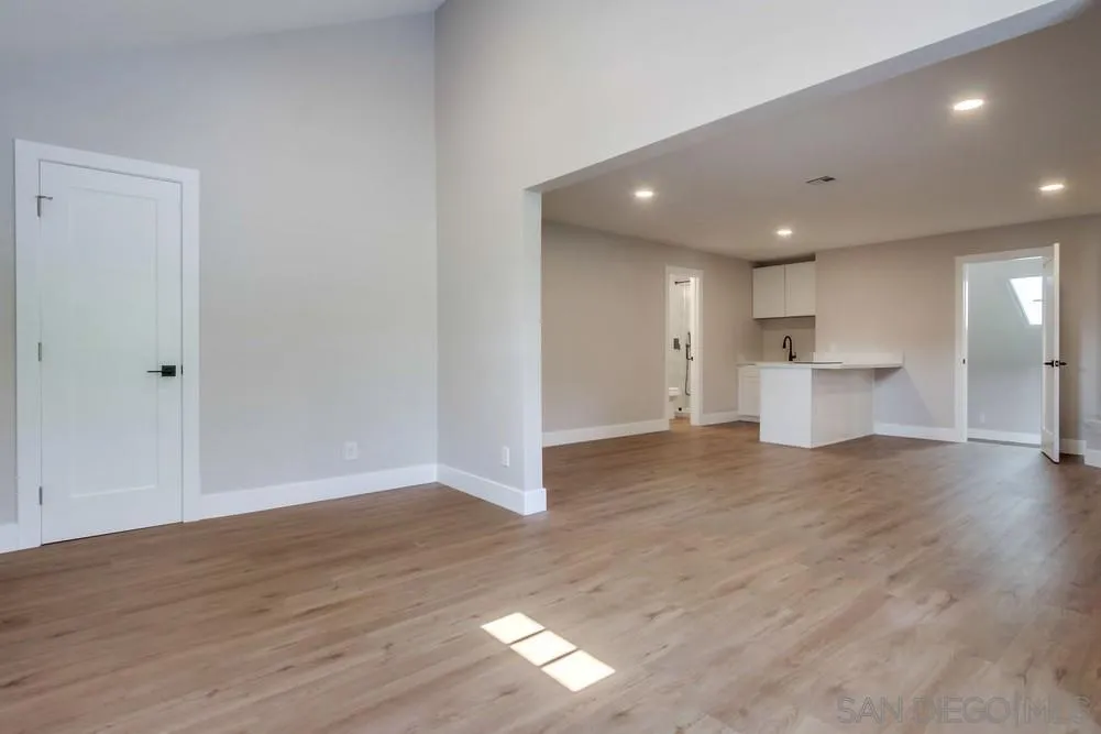 https://cdn.realtyfeed.com/cdn/127/250036731/9bee3f248f01c2ead04da644d583880a.webp