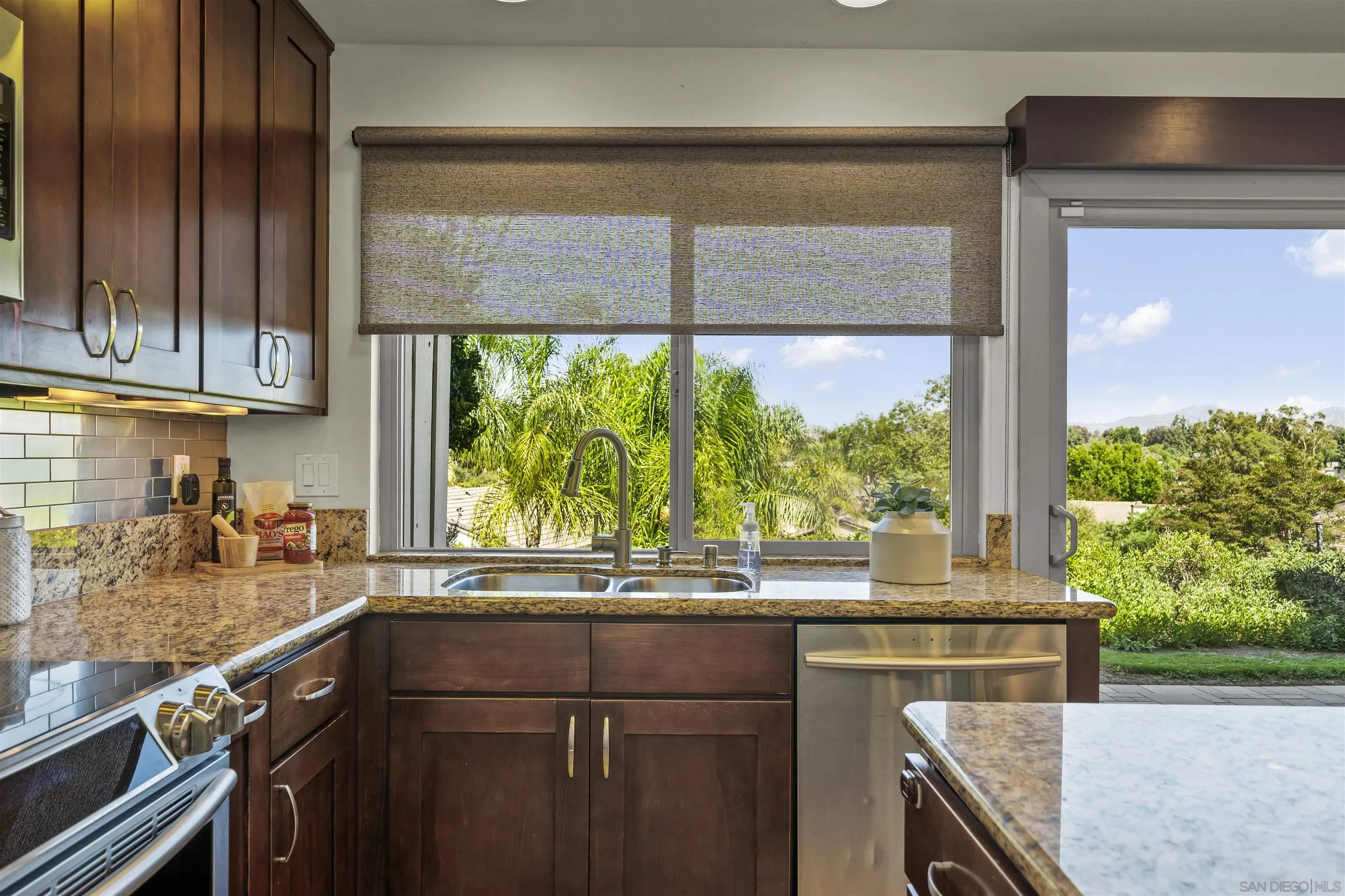 https://cdn.realtyfeed.com/cdn/127/250036733/3e561b1de74fa1efd4912782af09d165.webp