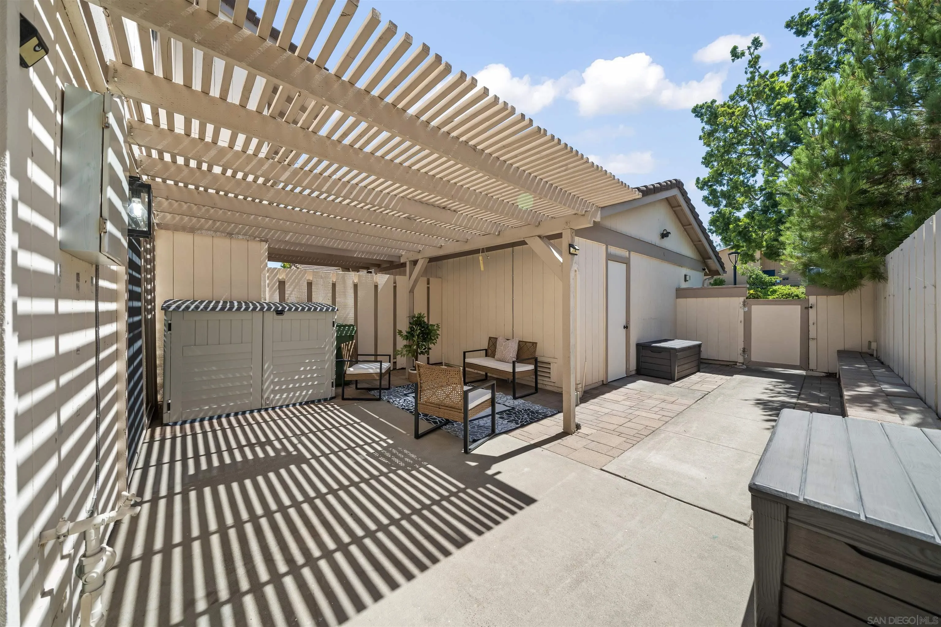 https://cdn.realtyfeed.com/cdn/127/250036733/5d279d7a394e0e4cb60d8937f55e933a.webp