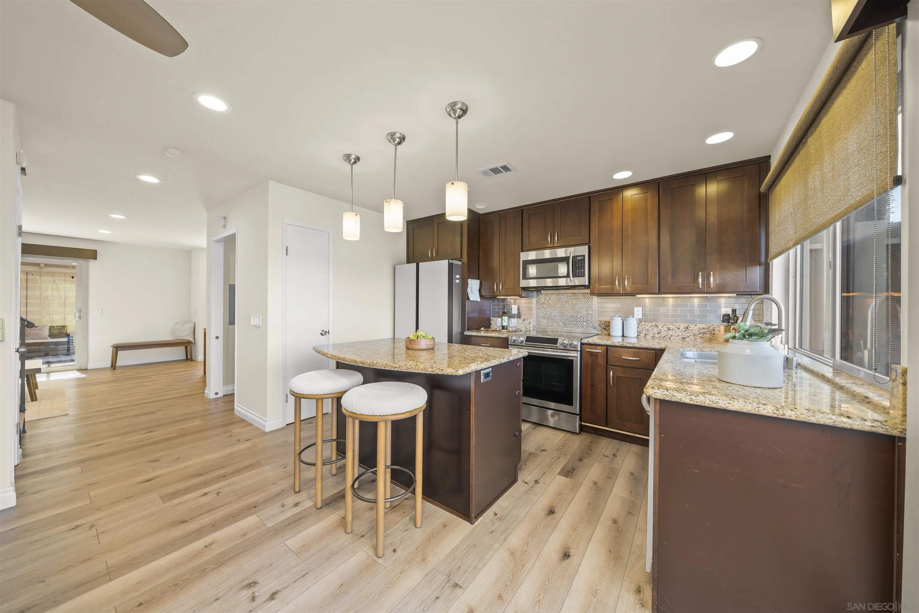 https://cdn.realtyfeed.com/cdn/127/250036733/b3e26dd9d4b36e39aba1a83e3cf65eab.webp