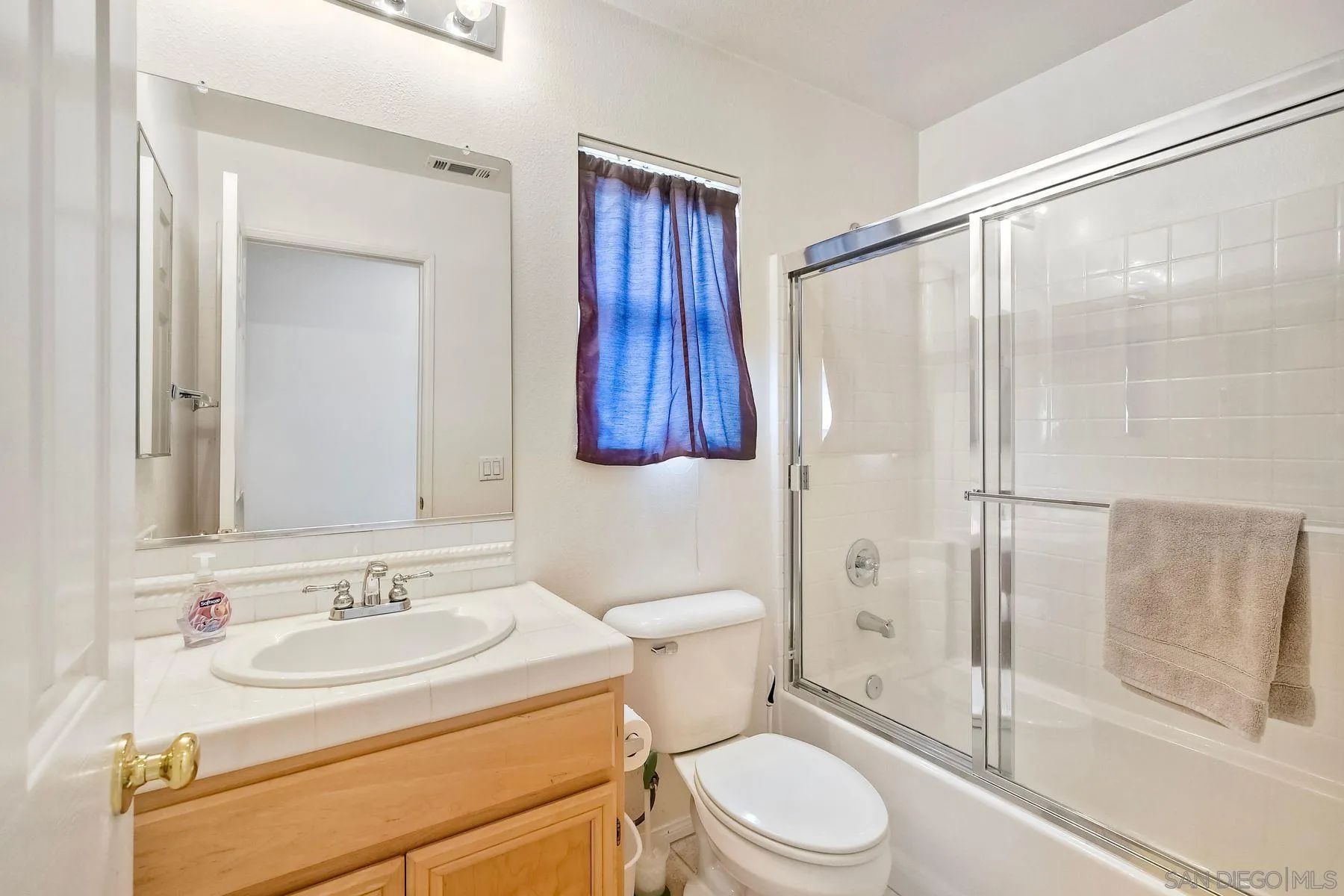 https://cdn.realtyfeed.com/cdn/127/250036737/002aa8c944c1ba80dc4b99b190ba1058.webp