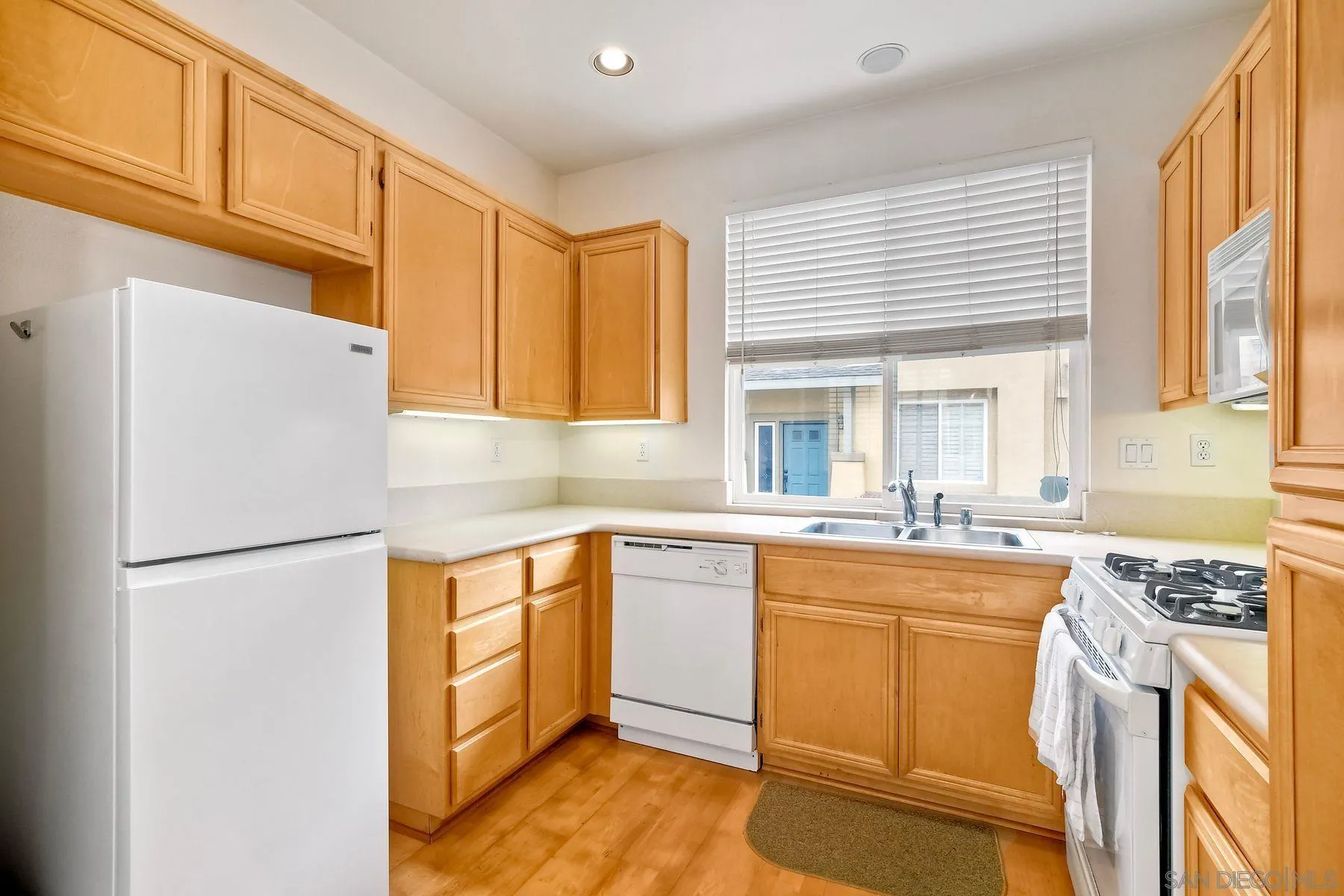 https://cdn.realtyfeed.com/cdn/127/250036737/0946a15acb23d7c024fd8849f1c6cb42.webp