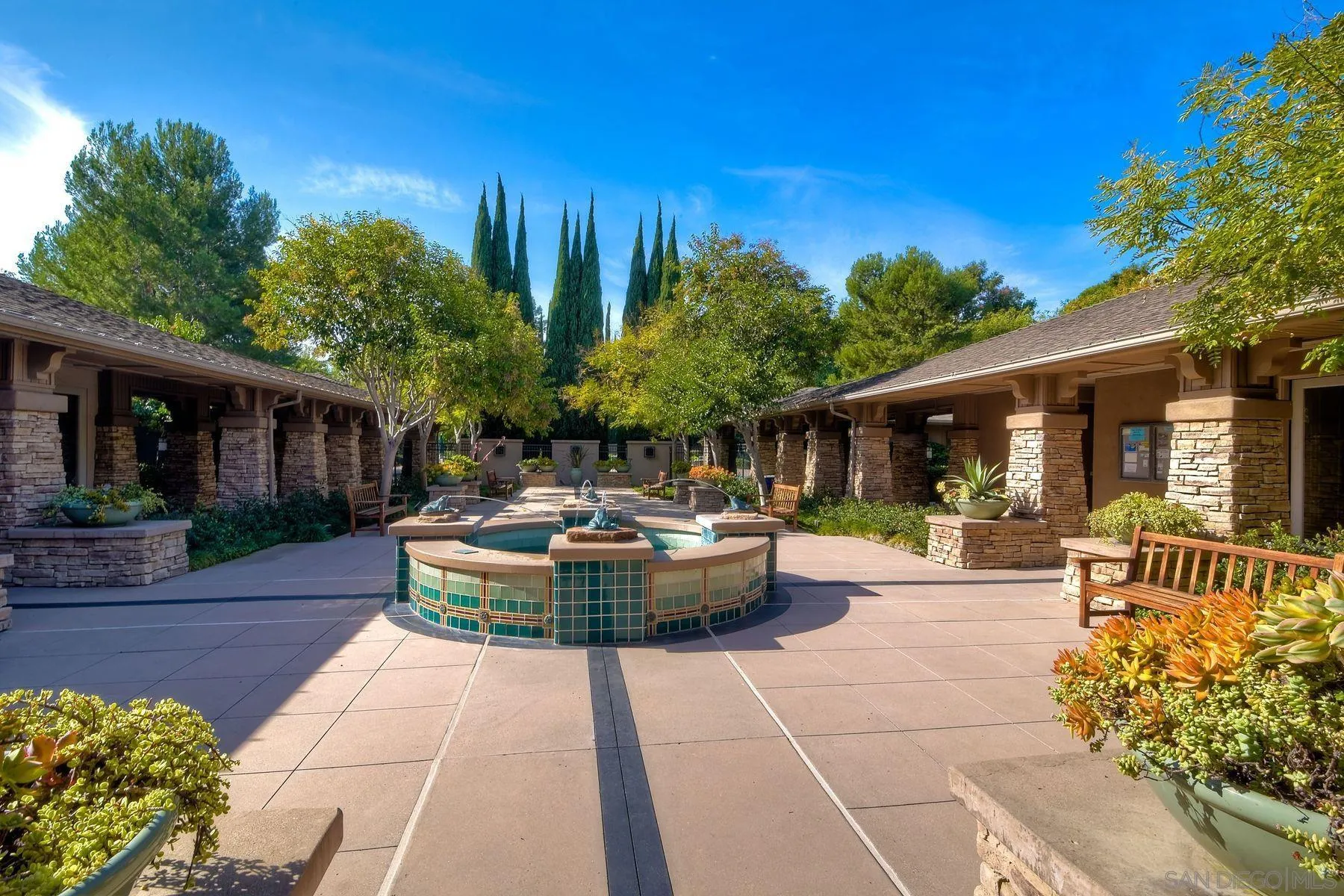 https://cdn.realtyfeed.com/cdn/127/250036737/30bfe5c102d78d014ab486dcf7d87173.webp