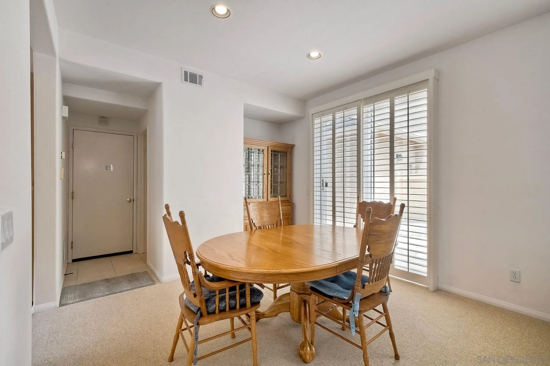 https://cdn.realtyfeed.com/cdn/127/250036737/650d2b9e1d9ee6074b1d62095151eb0c.webp